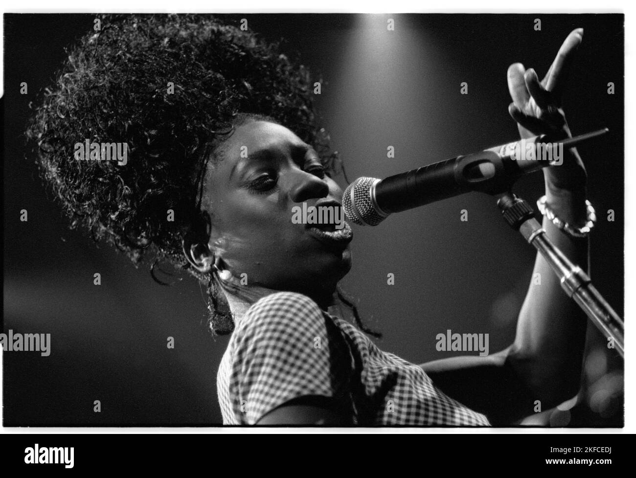 HEATHER SMALL, MPEOPLE, 1994 A young Heather Small of MPeople (M