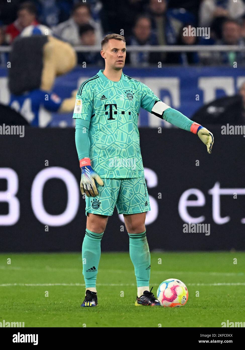 Fc schalke 04 goalkeeper manuel neuer hi-res stock photography and images - Alamy