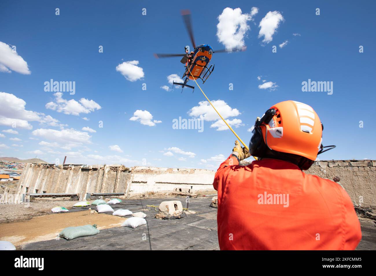 Rescue helicopter nepal hi-res stock photography and images - Page 2 - Alamy