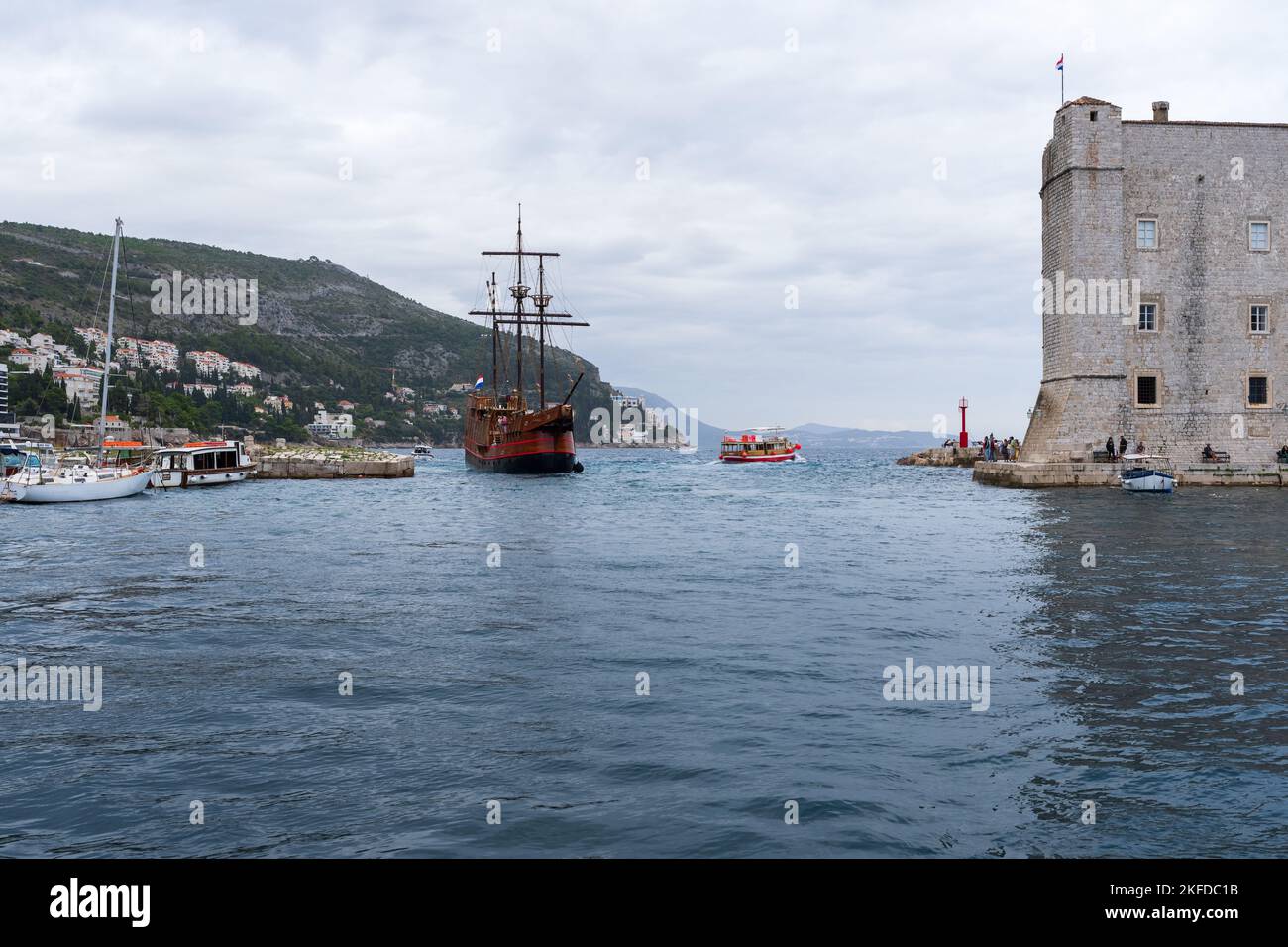 Wood Galleon enters the old port in Dubrovnik, Croatia Stock Photo - Alamy