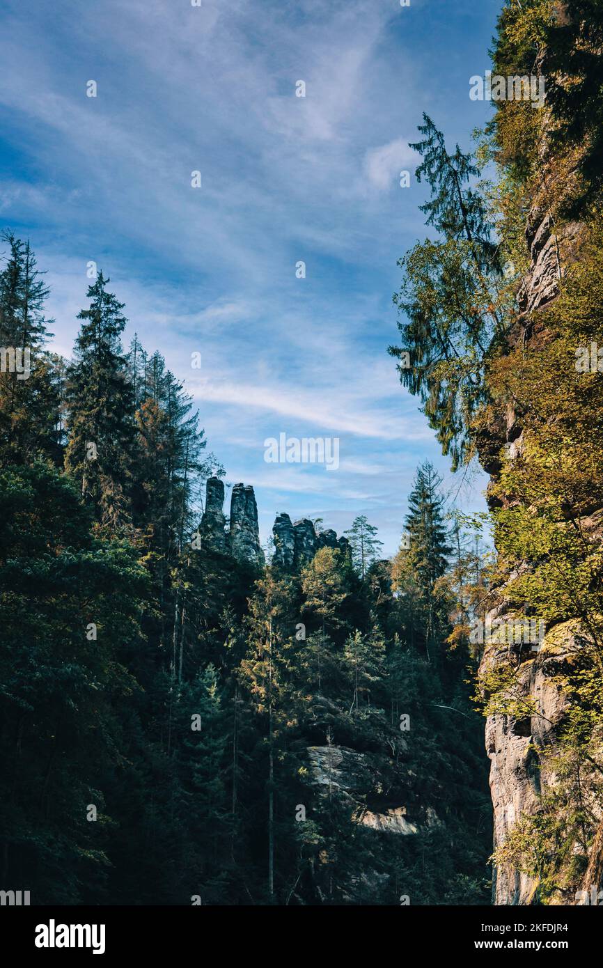 Vanishing point rocks river hi-res stock photography and images - Alamy