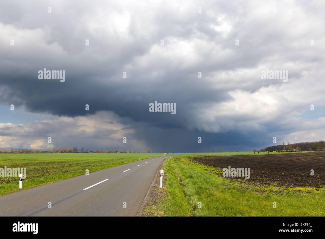 empty road with dramatic sky Stock Photo - Alamy