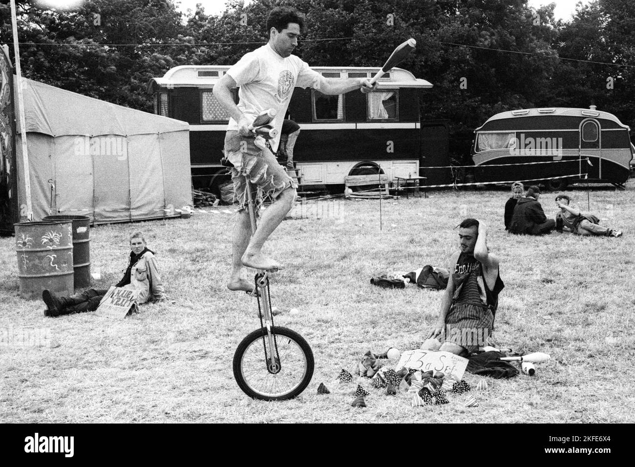 Performers practice in the Circus Field at the Glastonbury Festival, Pilton Farm, Somerset, England, June 1995. In 1995 the festival celebrated its 25th anniversary. Photo: ROB WATKINS Stock Photo