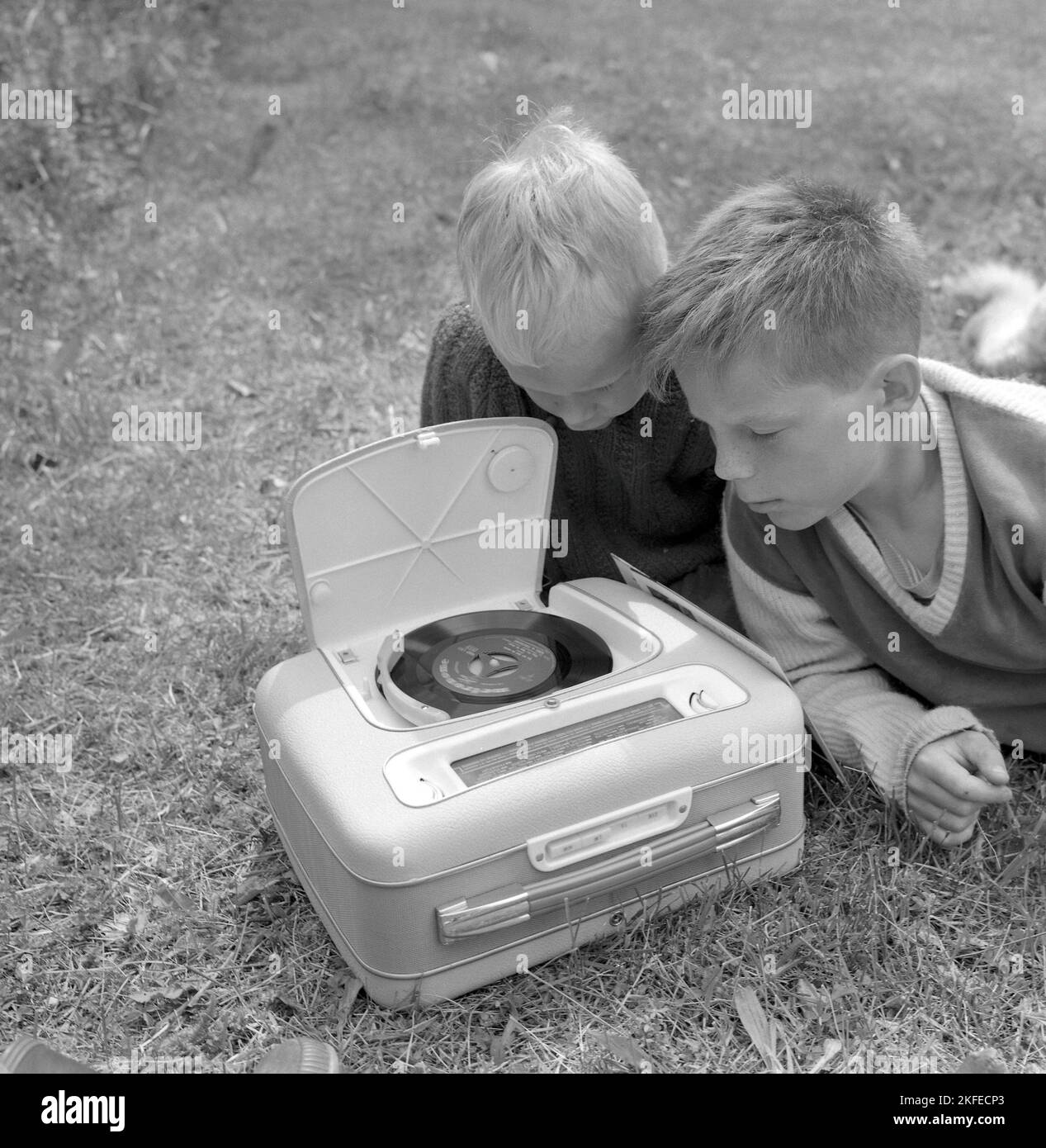 How a combined portable radio and record player looked in the 1960s. A
