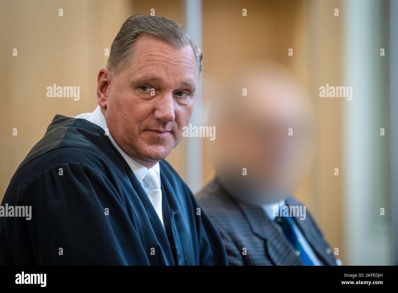 Duesseldorf, Germany. 18th Nov, 2022. The defendant (r) stands with his