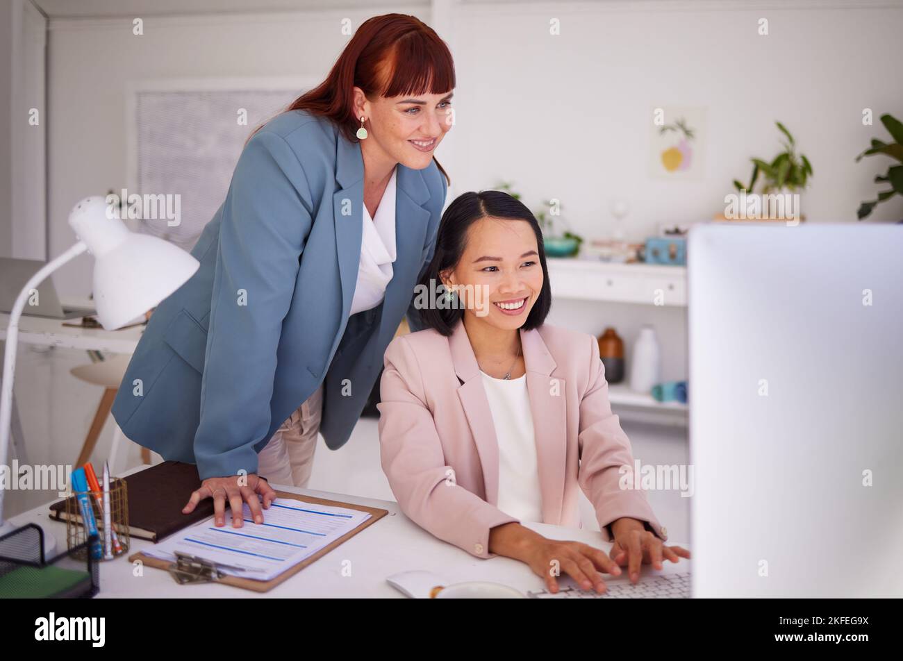 Computer conversation coach hi-res stock photography and images - Alamy