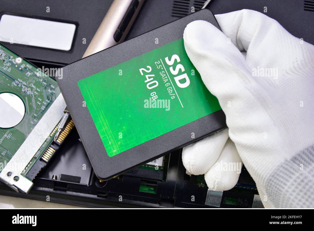 2.5inch SSD hard disk drives are used to store data, also known as