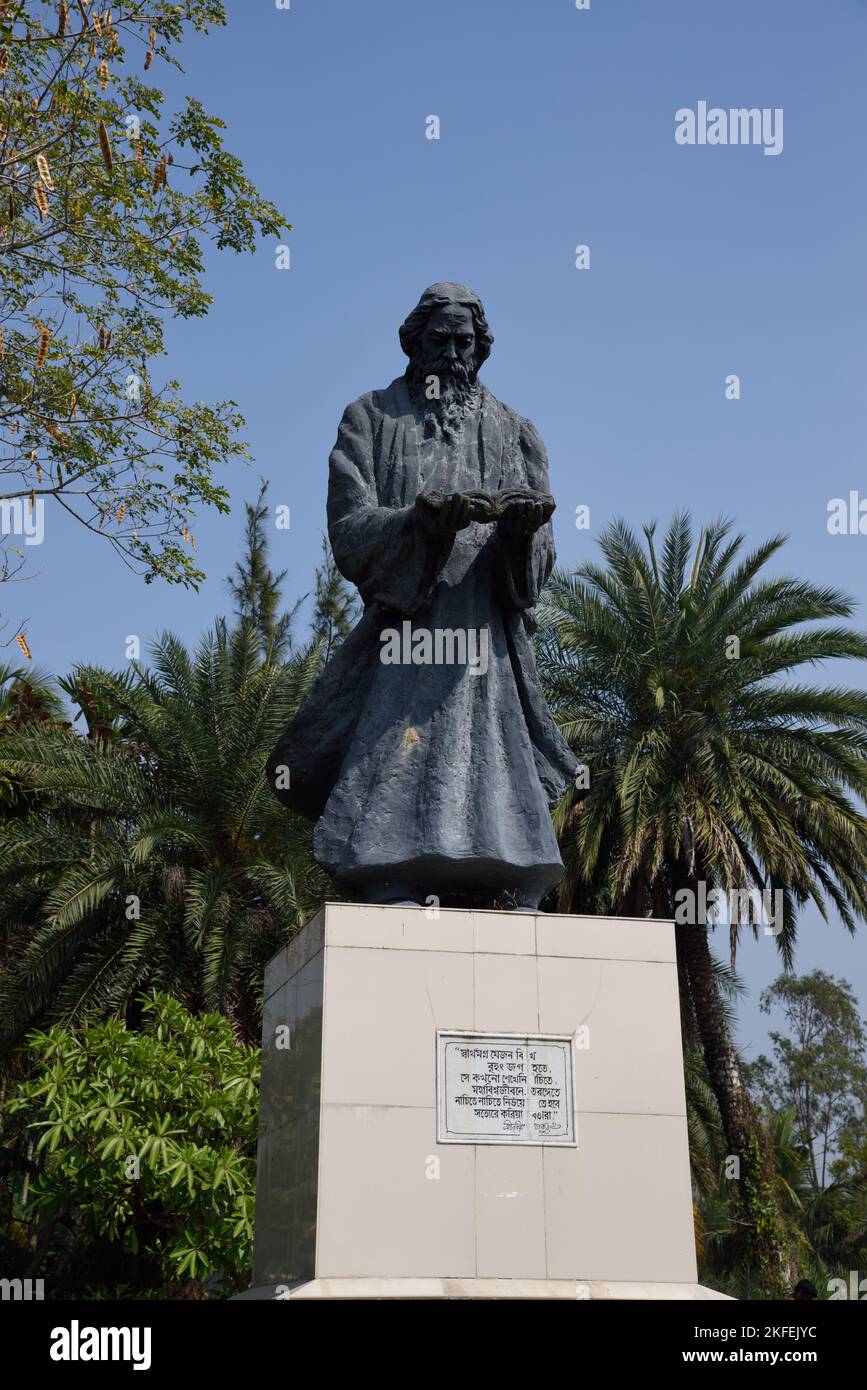 Rabindranath Tagore statue at house built by Sir Daniel Hamilton, Gosaba, Sunderban, South 24 Pargana, West Bengal, India Stock Photo