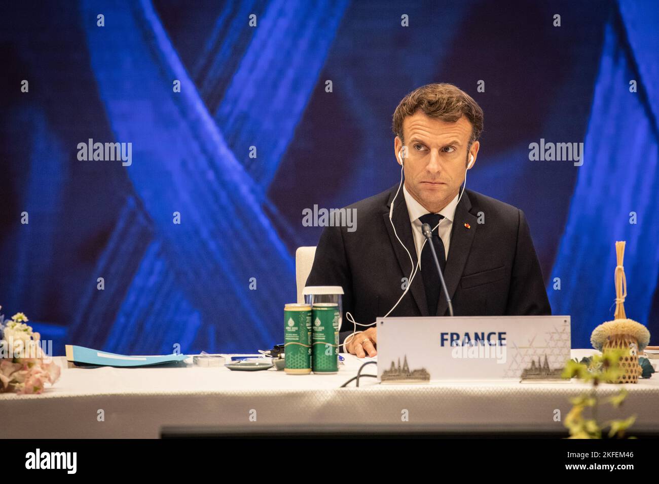Bangkok, Thailand. 18th Nov, 2022. France's President Emmanuel Macron attends the 'APEC Leaders Informal Dialogue with Guests' event at the APEC 2022 Economic Leaders Week (Asia-Pacific Economic Cooperation) in Queen Sirikit National Convention Centre (QSNCC) in Bangkok. (Photo by Guillaume Payen/SOPA Images/Sipa USA) Credit: Sipa USA/Alamy Live News Stock Photo