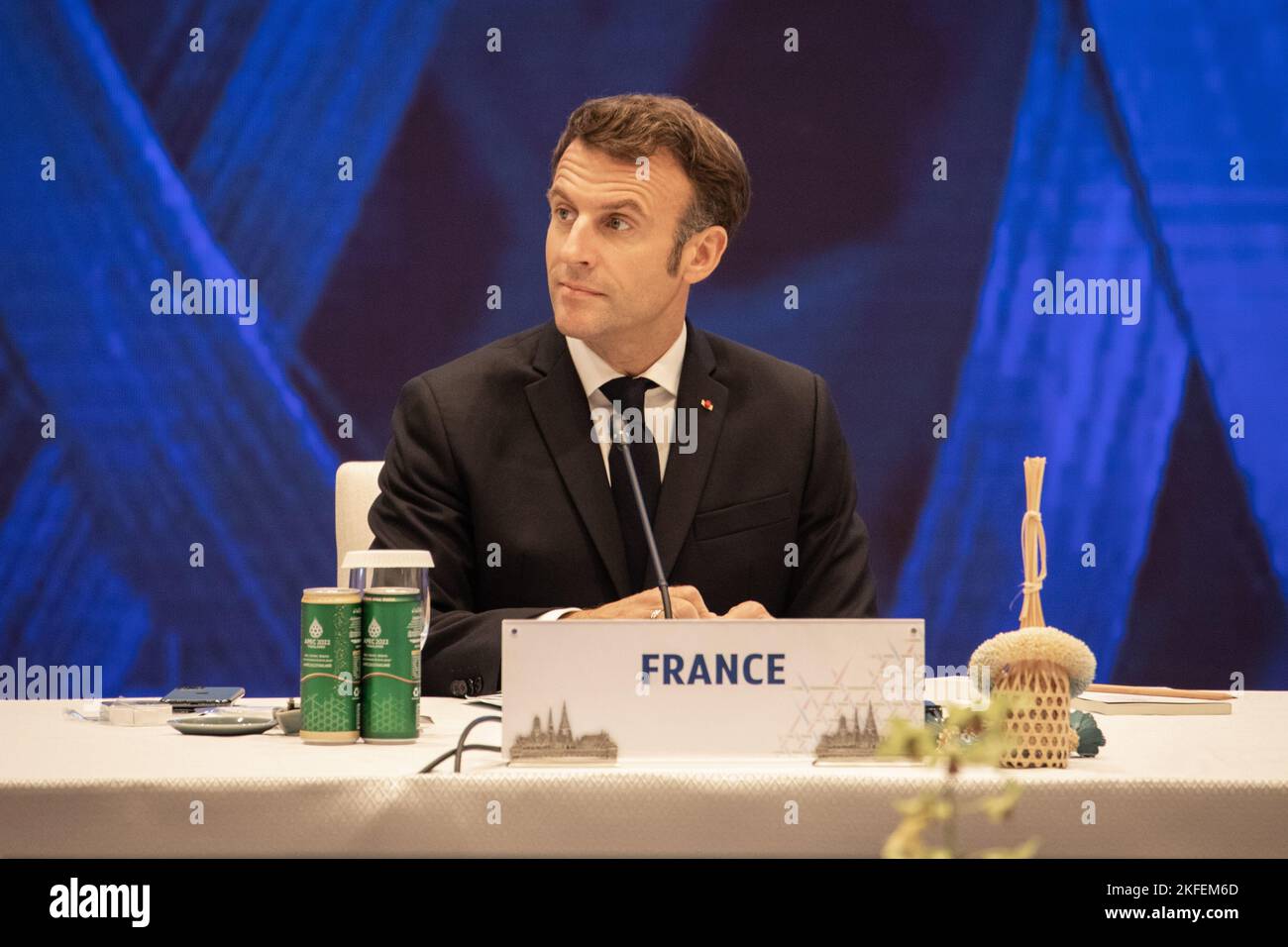 Bangkok, Thailand. 18th Nov, 2022. France's President Emmanuel Macron attends the 'APEC Leaders Informal Dialogue with Guests' event at the APEC 2022 Economic Leaders Week (Asia-Pacific Economic Cooperation) in Queen Sirikit National Convention Centre (QSNCC) in Bangkok. (Photo by Guillaume Payen/SOPA Images/Sipa USA) Credit: Sipa USA/Alamy Live News Stock Photo