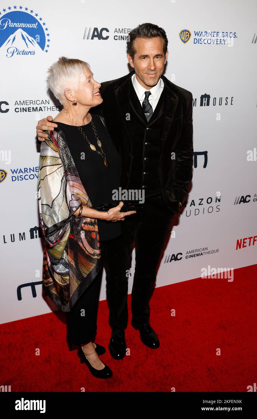 Tammy reynolds and ryan reynolds hi-res stock photography and images