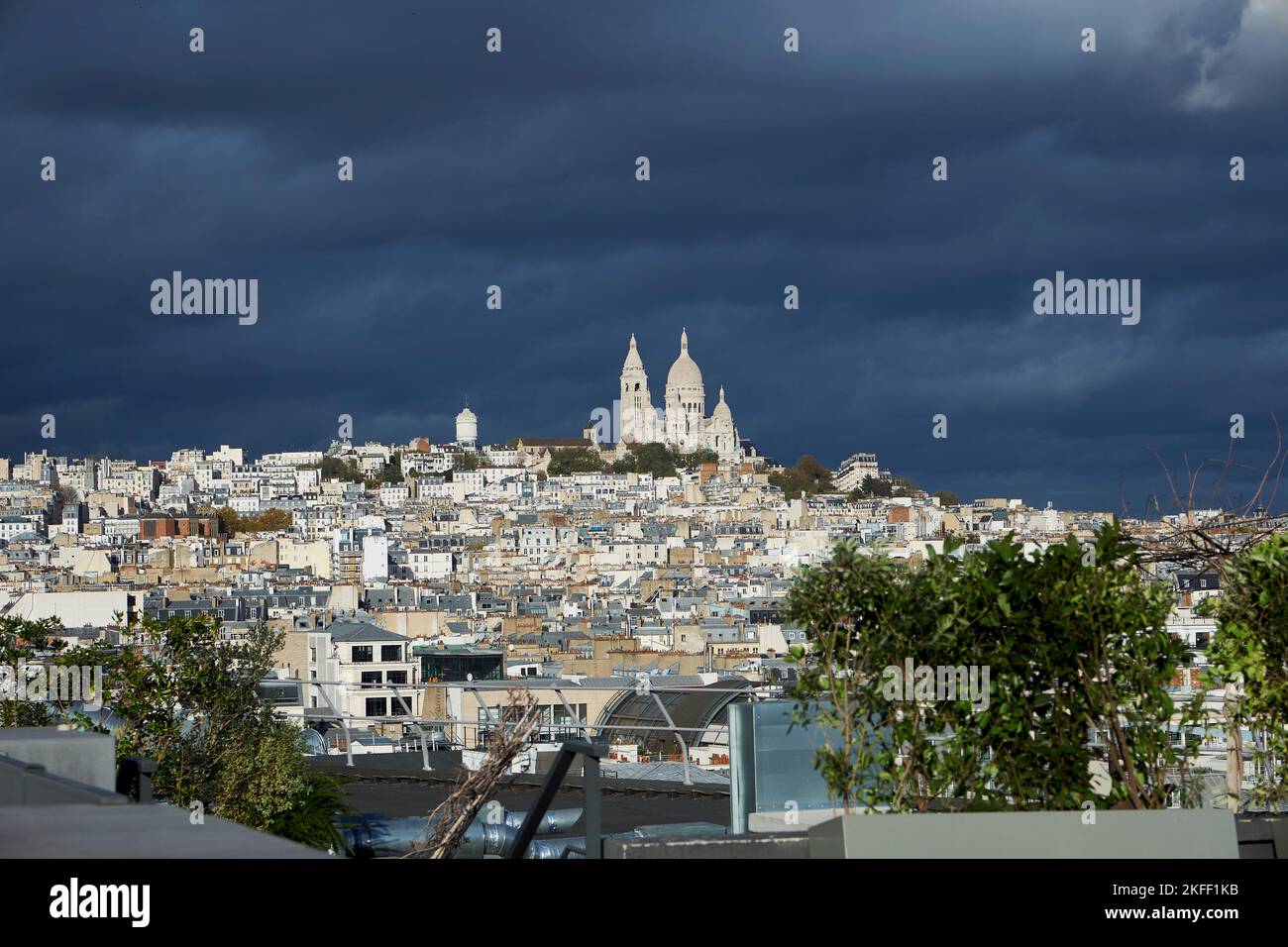 Paris, Ile de France, FRANCE. 17th Nov, 2022. A view of the Sacre Coeur, or Sacré-Coeur, in Montmarte shrowded in a thunderstom from the roof of the Galeries Lafayette. (Credit Image: © Remon Haazen/ZUMA Press Wire) Stock Photo