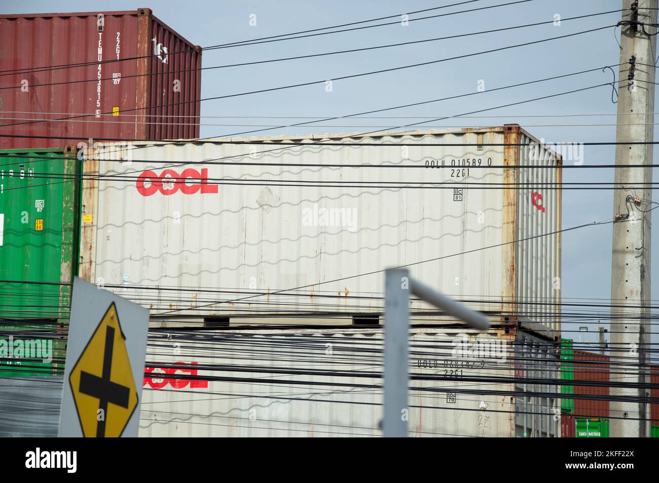 14-10-2022 Chonburi, Thailand International Shipping Business commonly used large containers Stock Photo