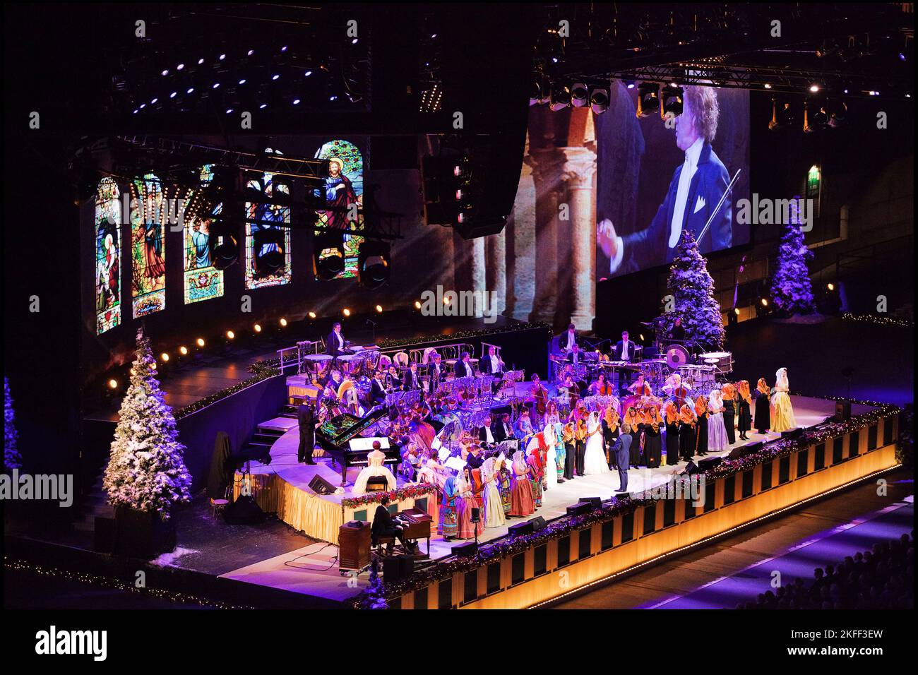 Andre Rieu in concert in Het Gelredome with the Johann Strauss Orchestra Arnhem vvbvanbree fotografie 2008 Holland Stock Photo