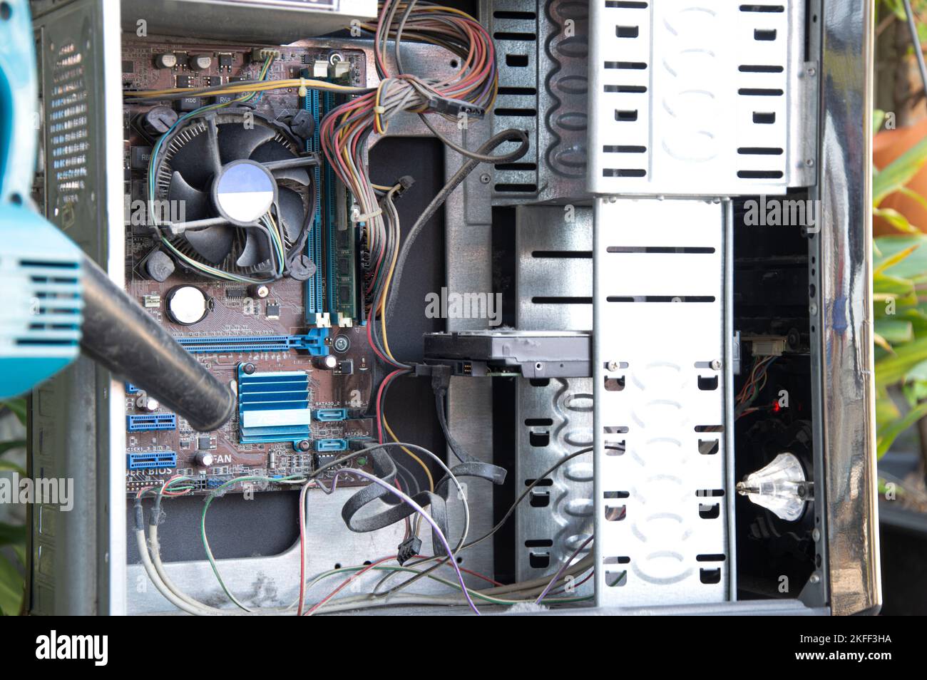Cleaning a dusty computer with a blower Stock Photo - Alamy