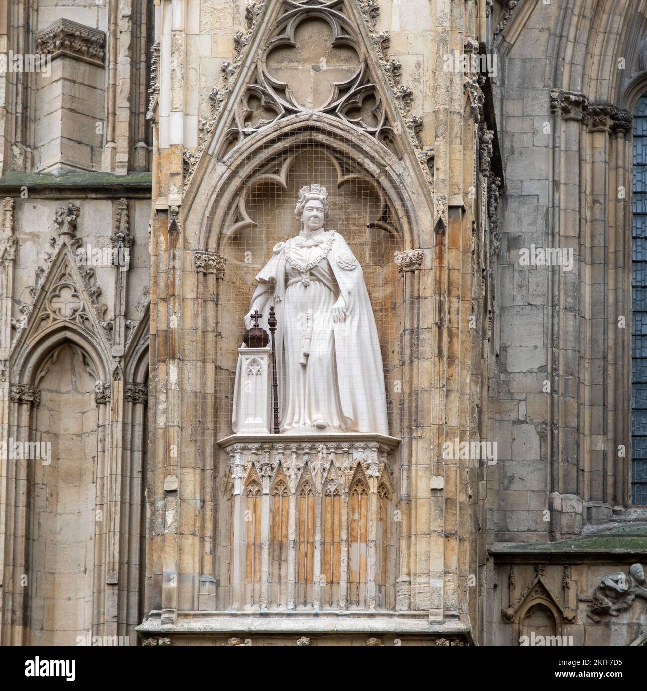 Stone statue of Queen Elizabeth II on the front of York Minster