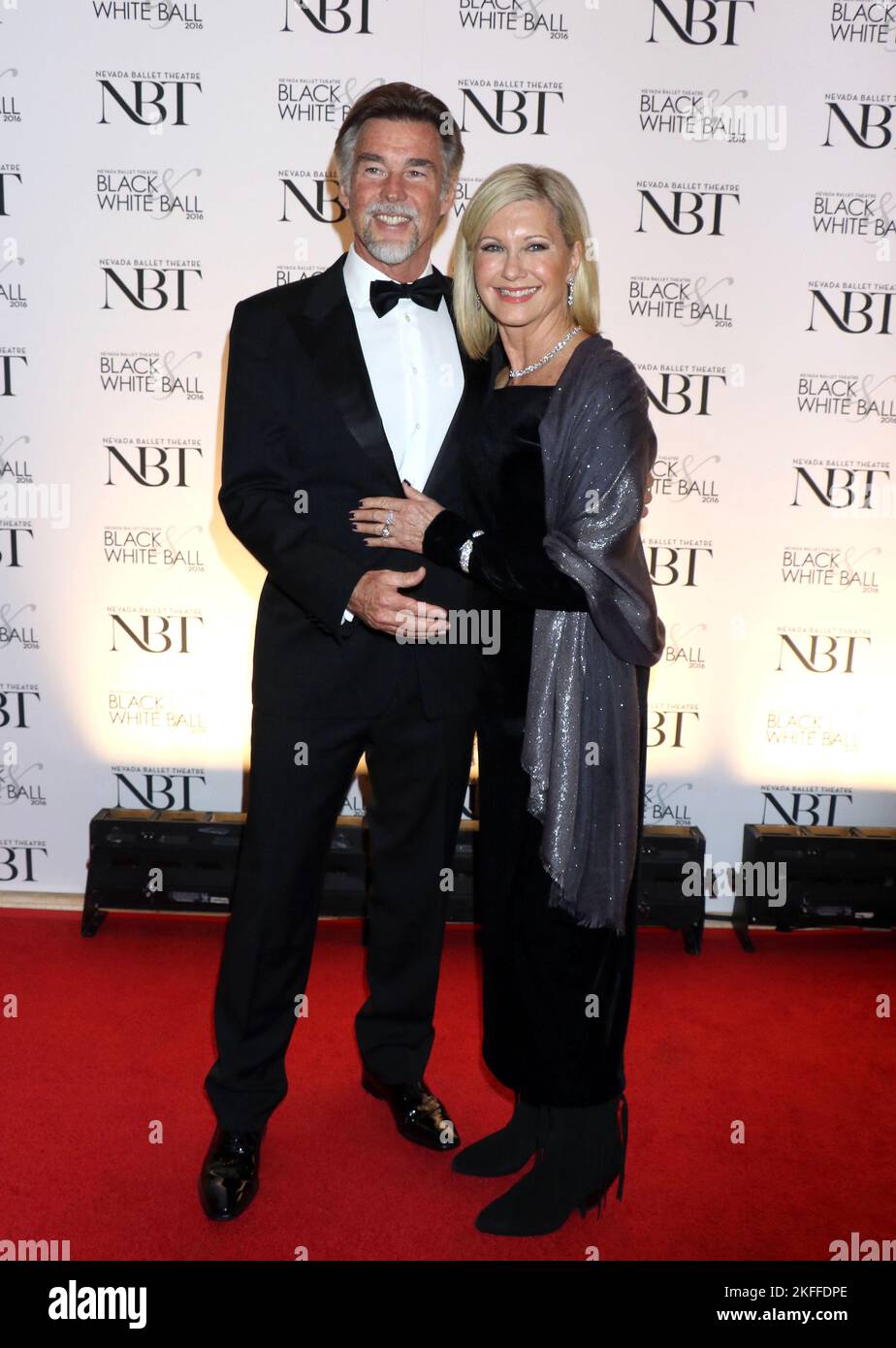 Olivia Newton John, John Easterling attending the Nevada Ballet Theatre Honours Olivia Newton-John as Its 2016 'Woman Of The Year' at The 32nd Black & White Ball at Wynn in Las Vegas, USA.  Stock Photo