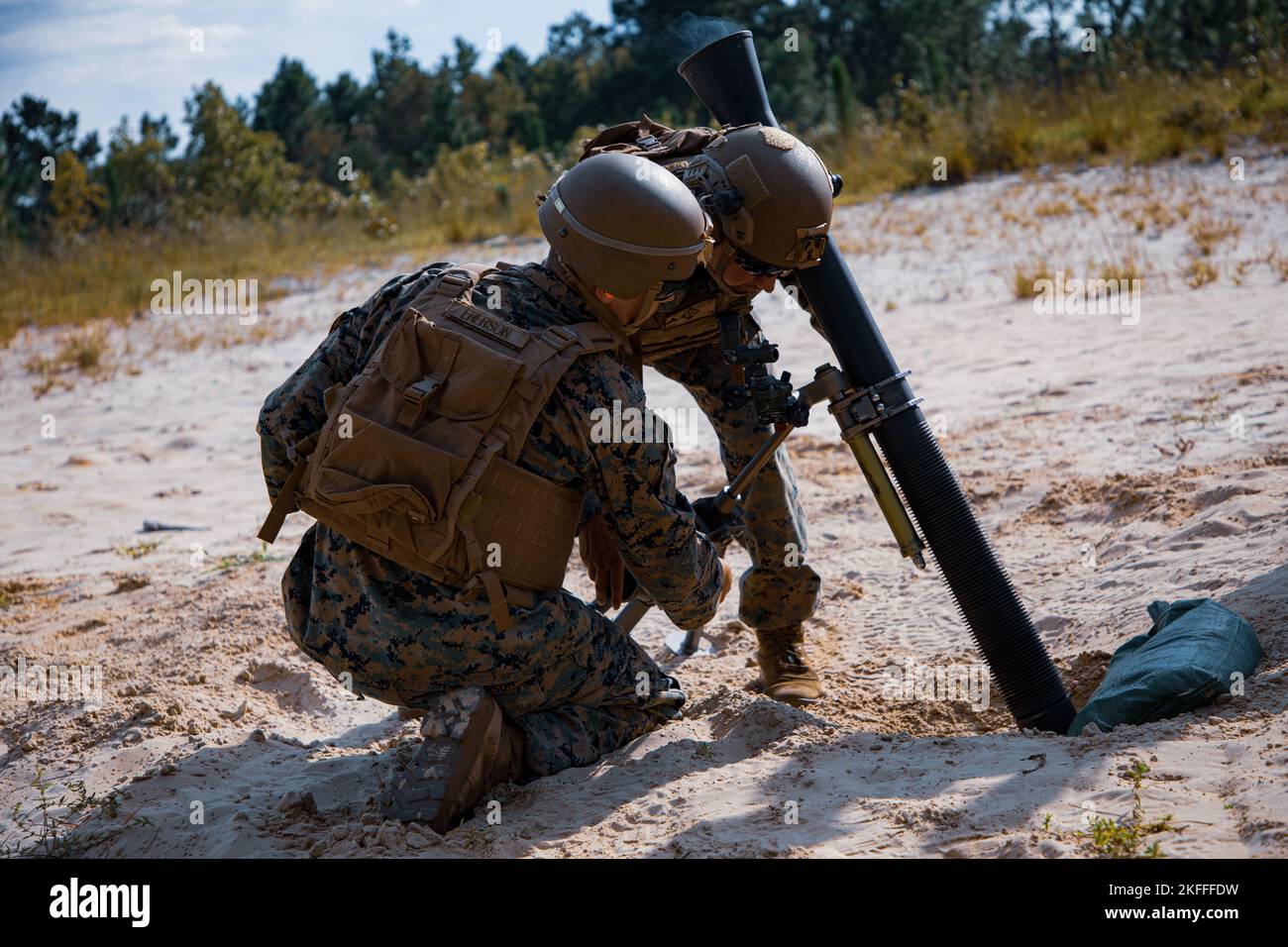 M252 81mm mortar infantry hi-res stock photography and images - Alamy