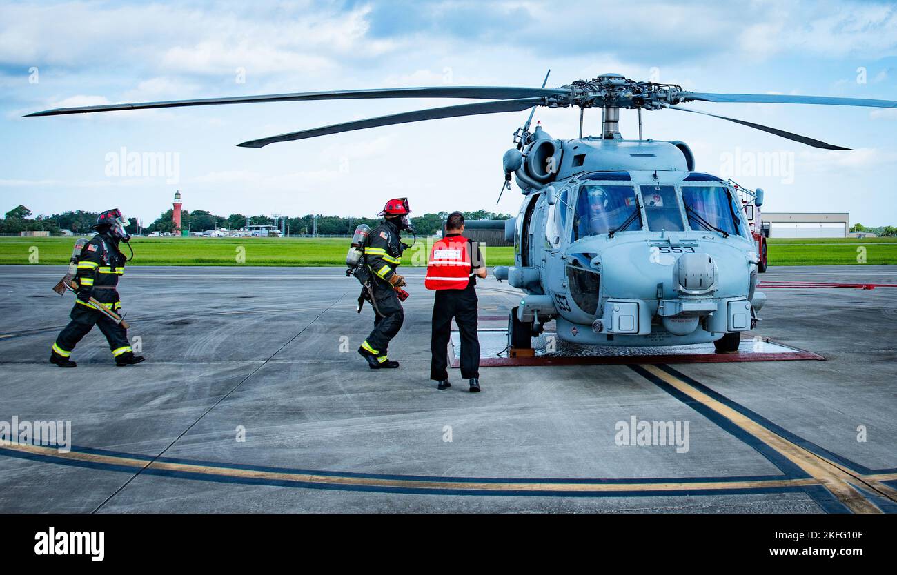 NAVAL STATION MAYPORT, Fla. (Sept. 15, 2022) Navy personnel respond to