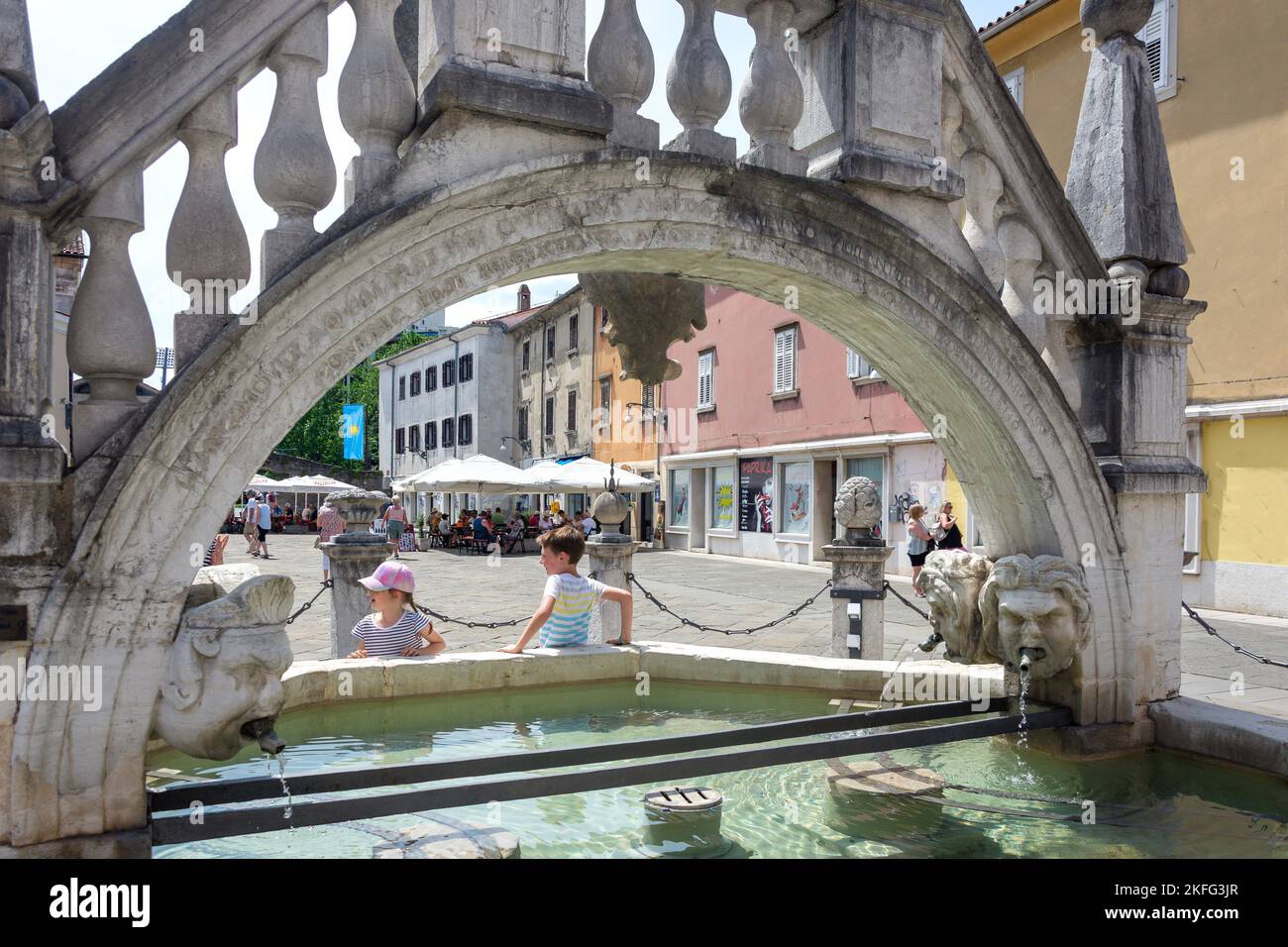 17th Century Da Ponte Fountain (Da Pontejev vodnjak), Preseren Square, Koper, Slovene Istria, Slovenia Stock Photo