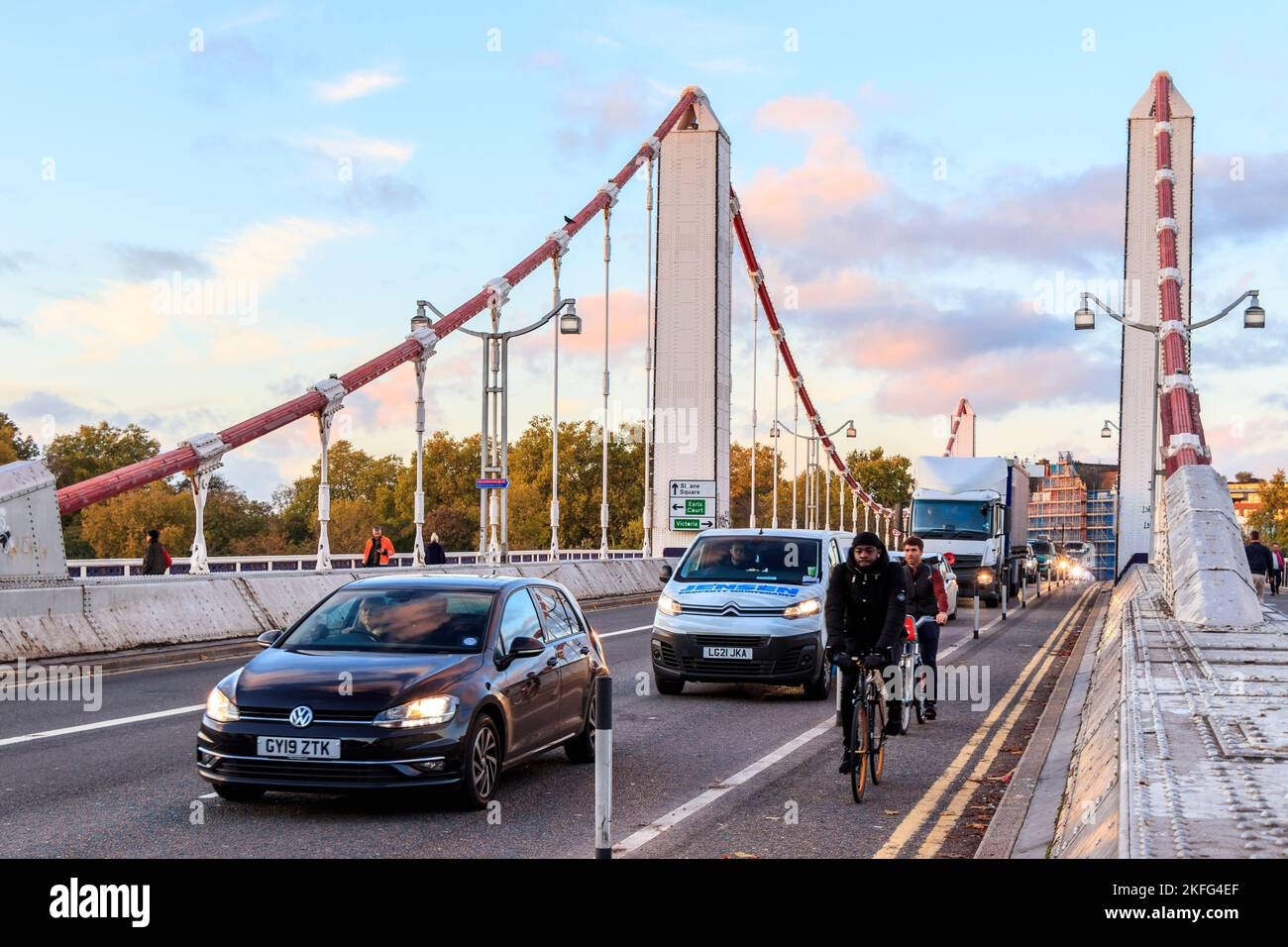 Traffic and cyclists on the south side of Chelsea Bridge at Battersea, London, UK Stock Photo