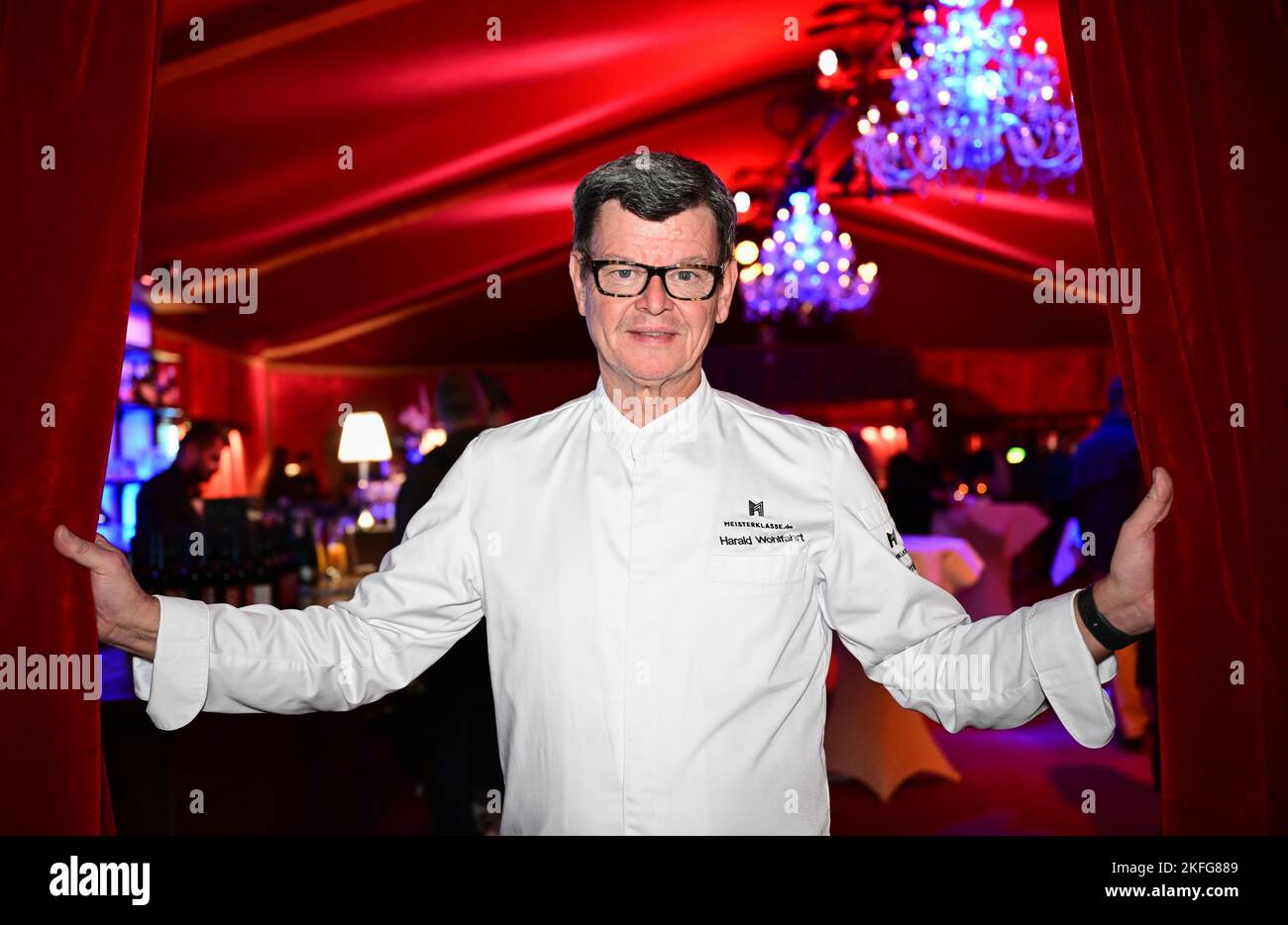 Stuttgart, Germany. 17th Nov, 2022. Former 3-star chef Harald Wohlfahrt, pictured at the premiere of the Palazzo dinner show in Stuttgart. Credit: Bernd Weißbrod/dpa/Alamy Live News Stock Photo