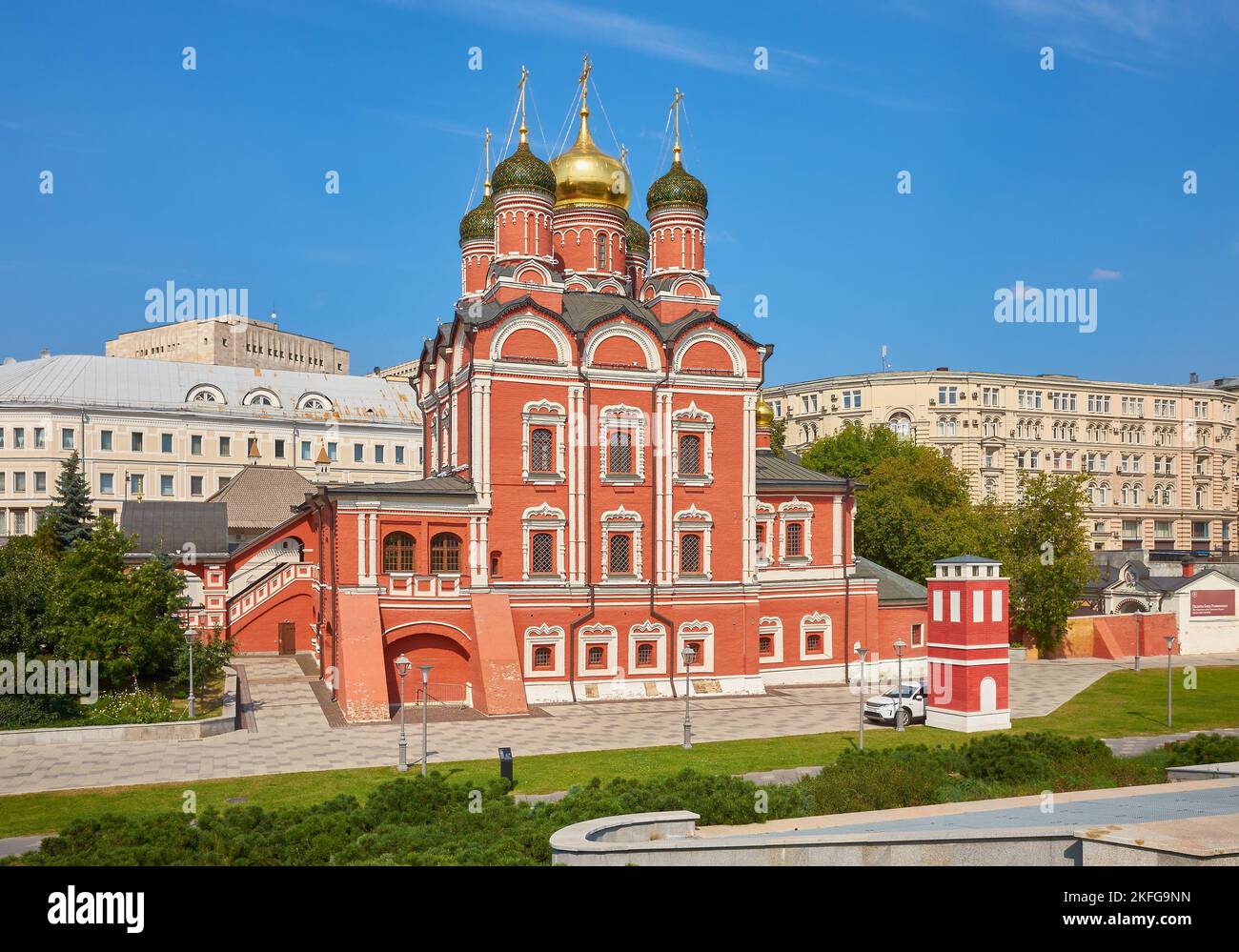 View of the Cathedral of the Icon of the Mother of God of the Sign in Zaryadye Park, former main church of Znamensky Monastery, 1679-1684, landmark: M Stock Photo