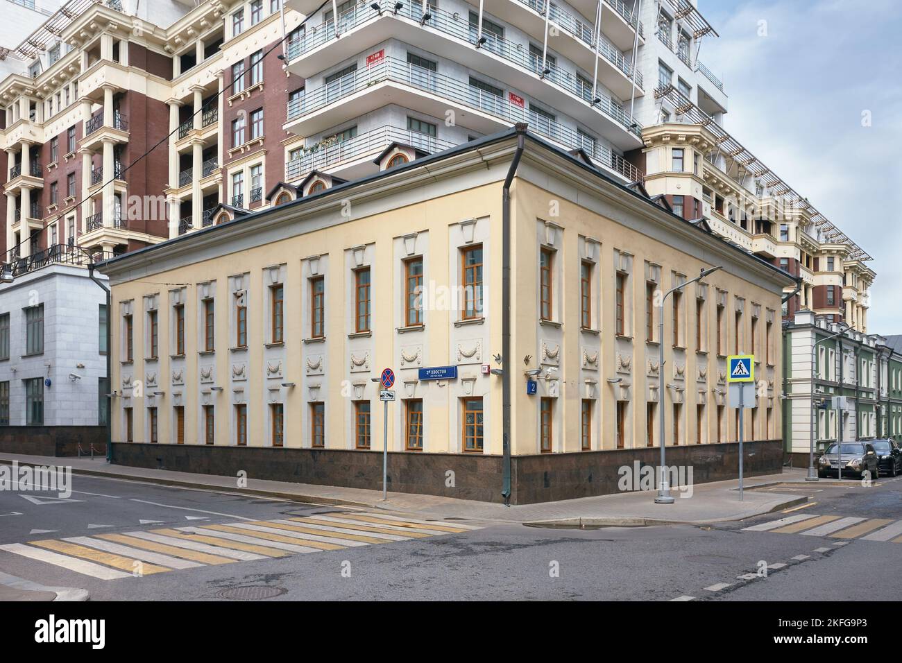 Corner of 2nd Khvostov Lane and Malaya Polyanka Street, a reconstructed 19th-century urban estate near the modern Onegin residential complex: Moscow, Stock Photo