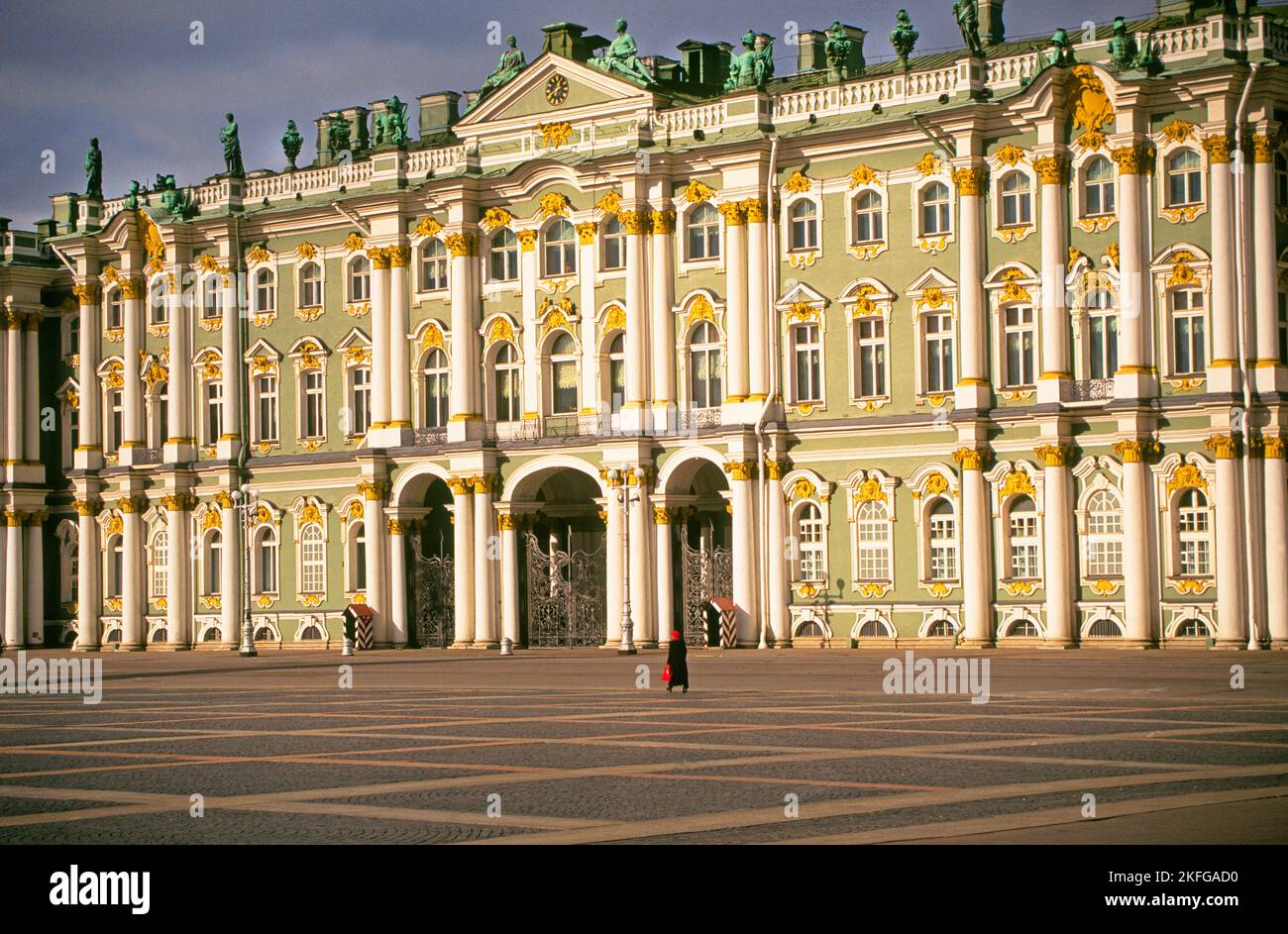 RUSSIA: ST. PETERSBURG: A view of the Hermitage Art Museum, once the Winter Palace, the residence of the Russian tsars that was built to the design of Francesco Bartolomeo Rastrelli in 1754-62 Stock Photo