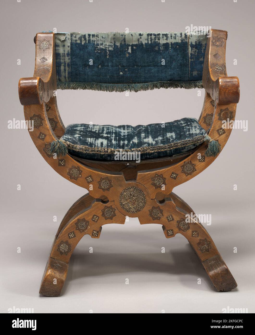 Walnut Dantesca Chair with Inlay Work, 15th century Stock Photo - Alamy