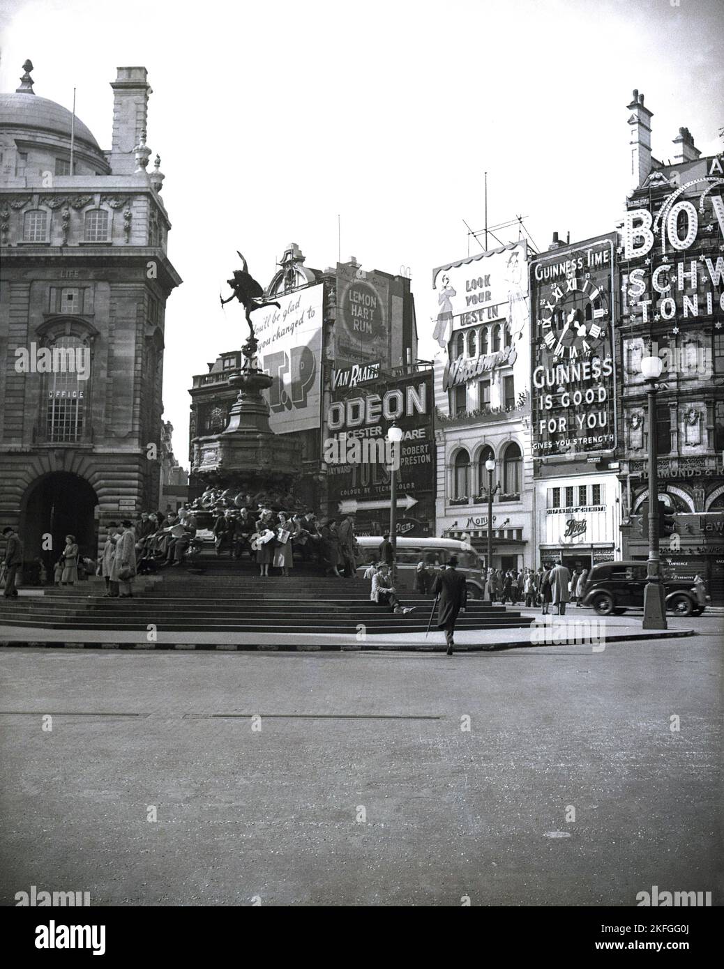 1949s, historial view of Piccadilly circus and people stting at the Shaftsbury Statue, Piccadilly, London, England, UK. Stock Photo