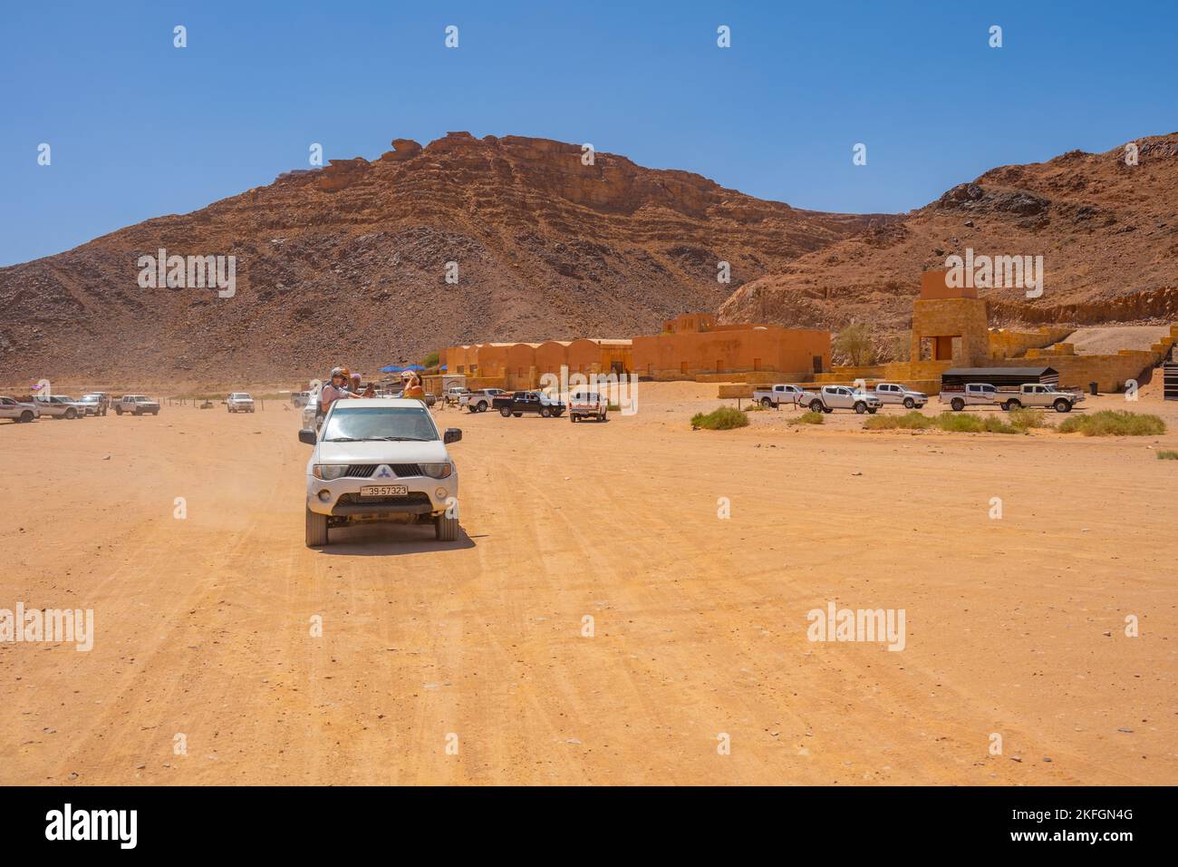 4x4 with tourists leaving the Wadi Rum visitors centre Stock Photo