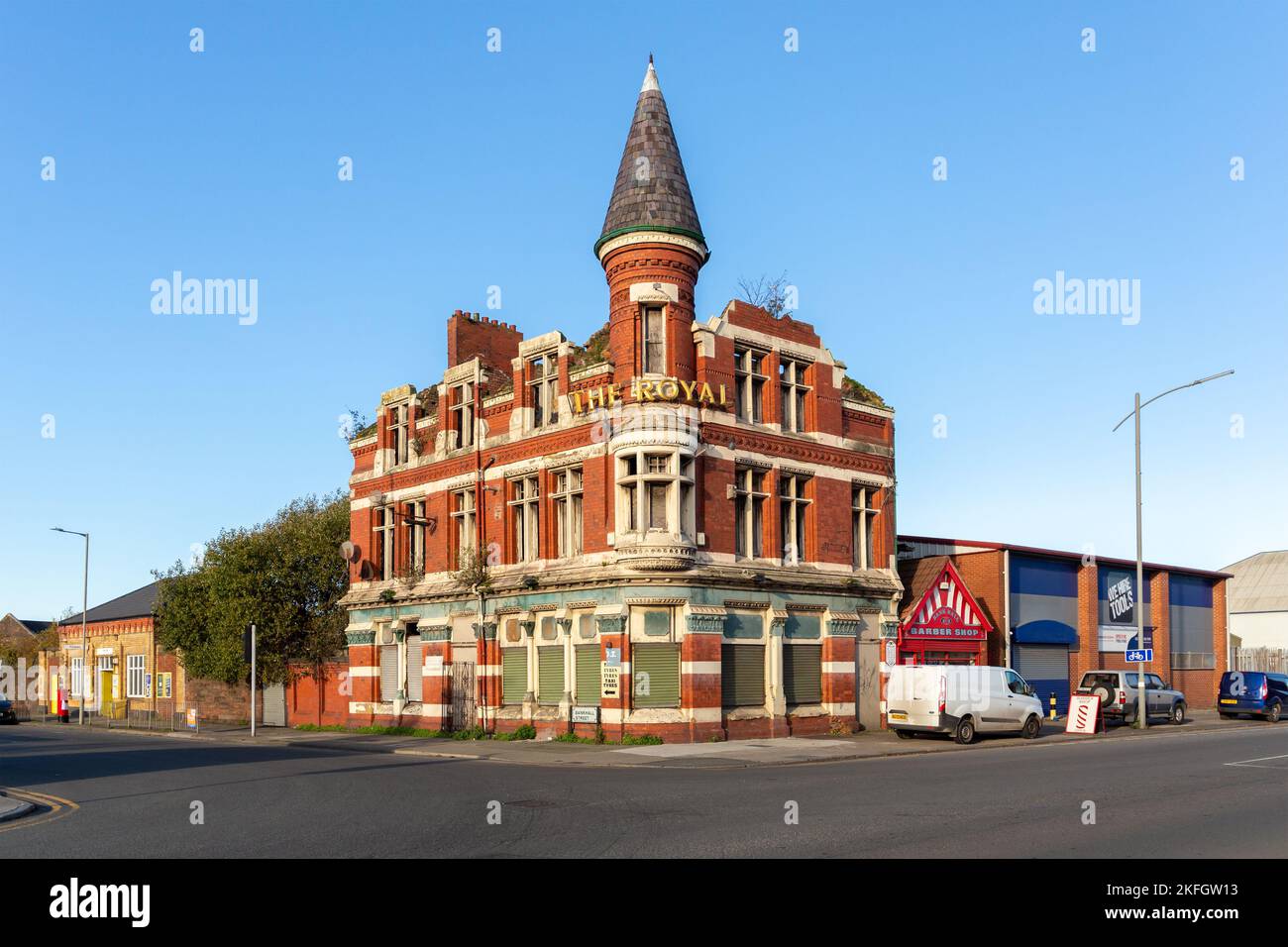 Liverpool, UK: The Royal, abandoned pub on corner of Bankhall Street and Stanley Road, Bootle Stock Photo