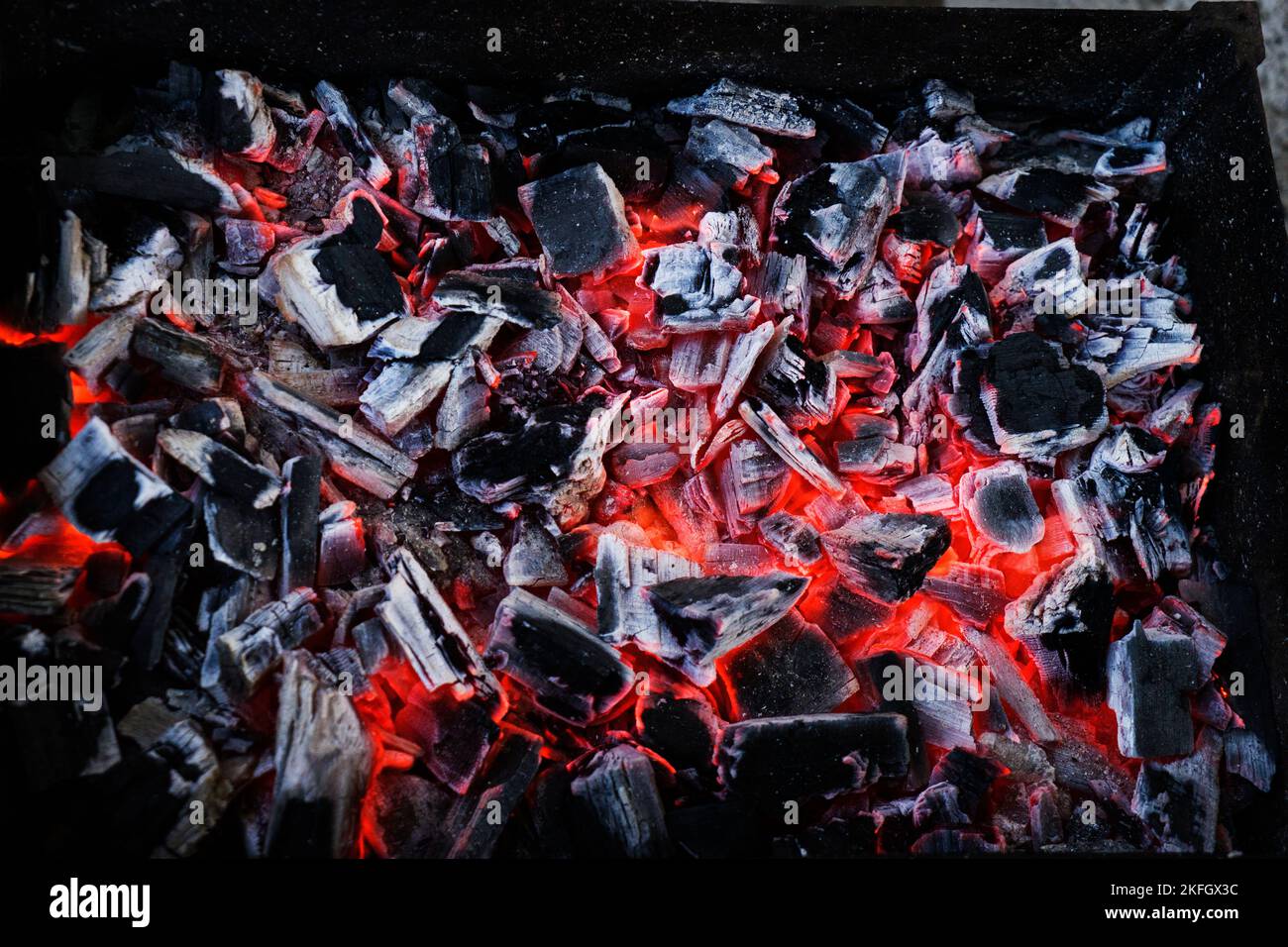 Smouldering black coals. Ashes in the barbecue Stock Photo Alamy