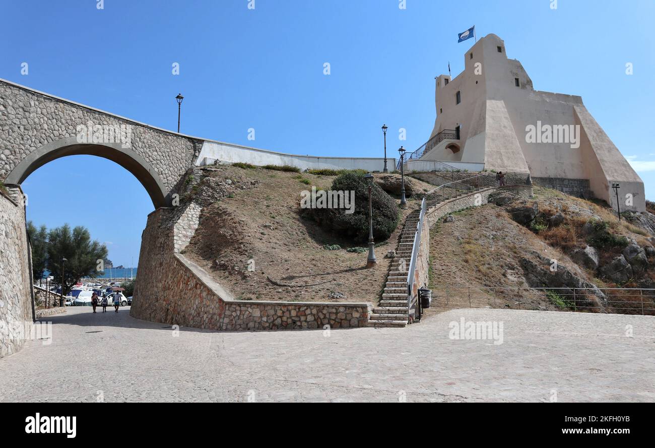 Sperlonga - Scorcio di Torre Truglia da Via del Porto Stock Photo