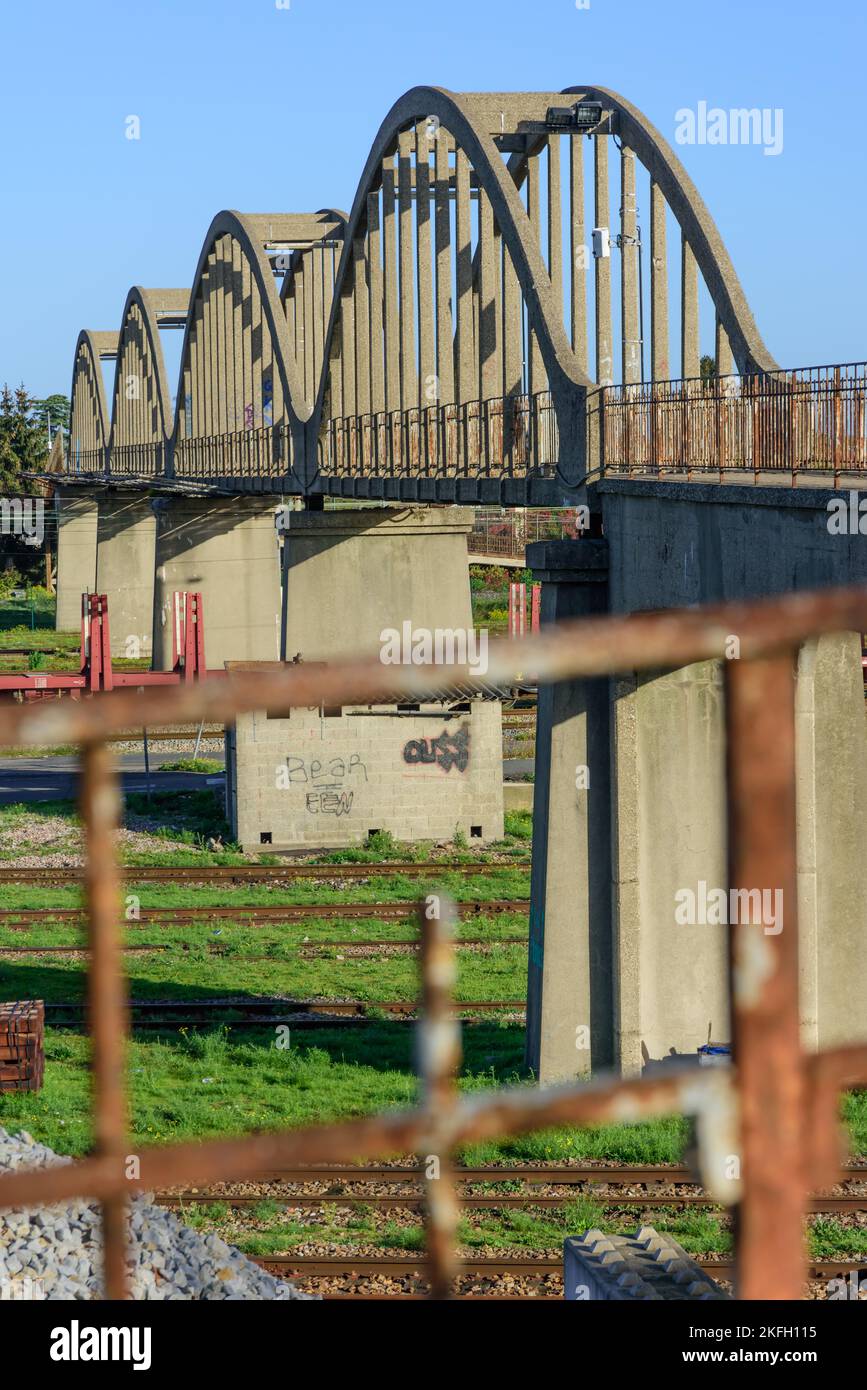 Le Blanc-Mesnil, historische Betonbrücke // Le Blanc-Mesnil, Historic Concrete Bridge Stock Photo