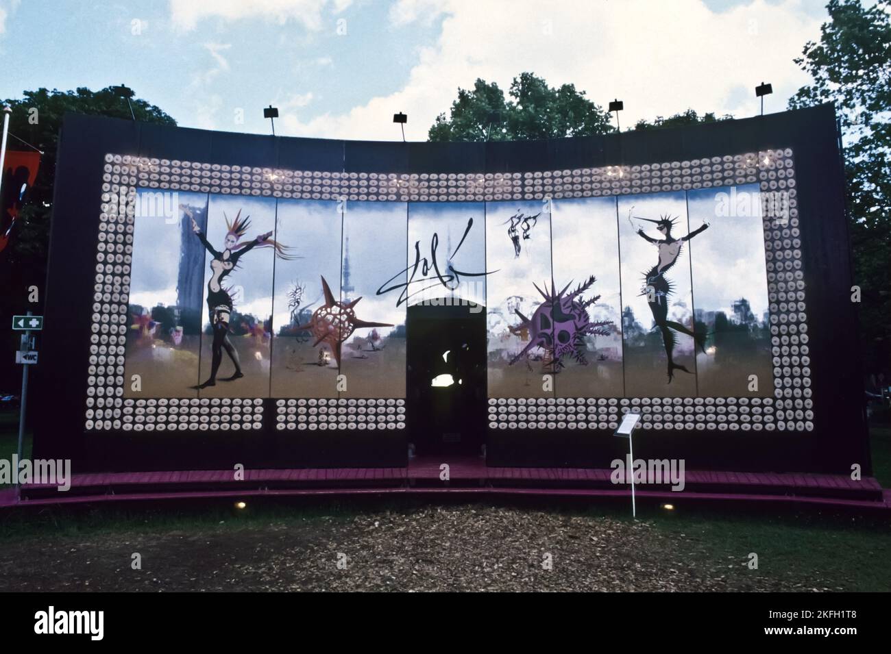 Hamburg, Moorwiese, 1987, Vergnügungspark Luna-Luna von Andre Heller, Salvador  Dali // Hamburg, 1987, Amusement Park Luna-Luna by Andre Heller, Salvad  Stock Photo - Alamy