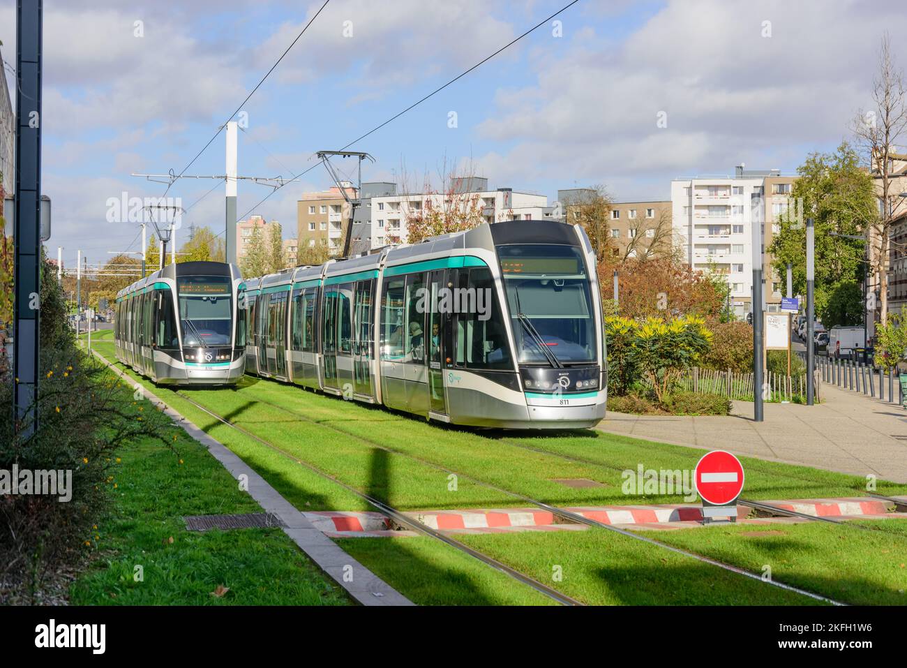 Paris, Straßenbahn T8, Square Frantz Fanon, Einfahrsperre  // Paris, Tramway Line T8, Square Frantz Fanon Stock Photo