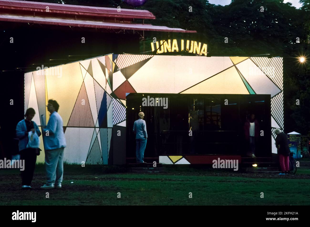 Hamburg, Moorwiese, 1987, Vergnügungspark Luna-Luna von Andre Heller, Spiegelkabinett von Roy Lichtenstein // Hamburg, 1987, Amusement Park Luna-Luna Stock Photo