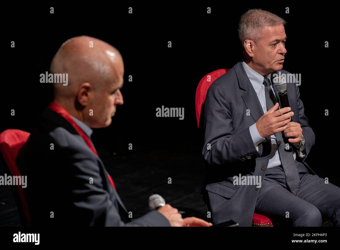 Cuneo, Italy. 18th November 2022. The editor of the national newspaper 'La Stampa', Massimo Mathis (on the left), interviews the journalist and writer Ezio Mauro, former editor of the Italian newspaper 'La Repubblica', on the Teatro Toselli stage in Cuneo on the occasion of the Scrittorincittà Festival . Credit: Luca Prestia / Alamy Live News Stock Photo