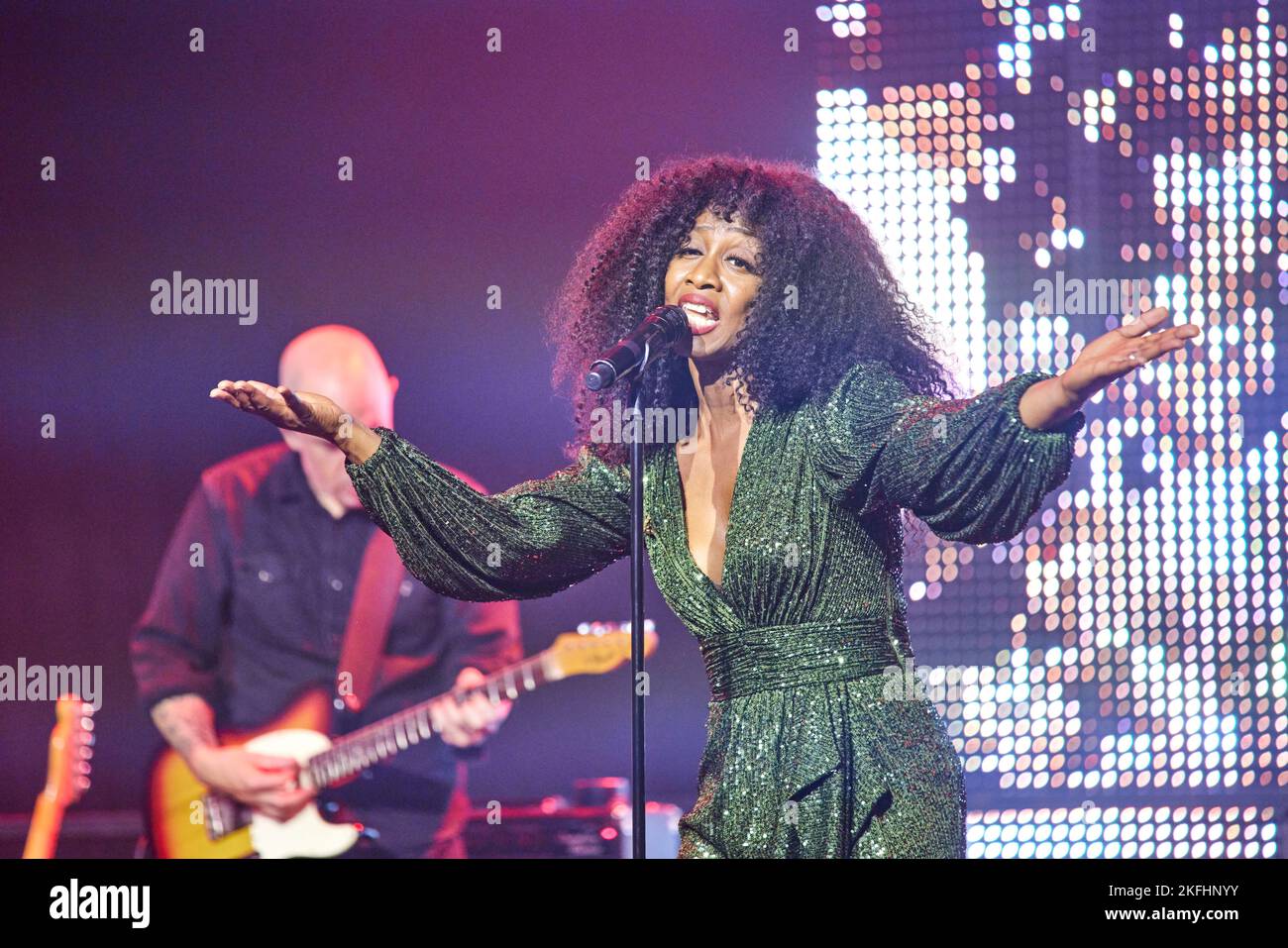 BEVERLEY KNIGHT sings onstage at a corporate event Stock Photo