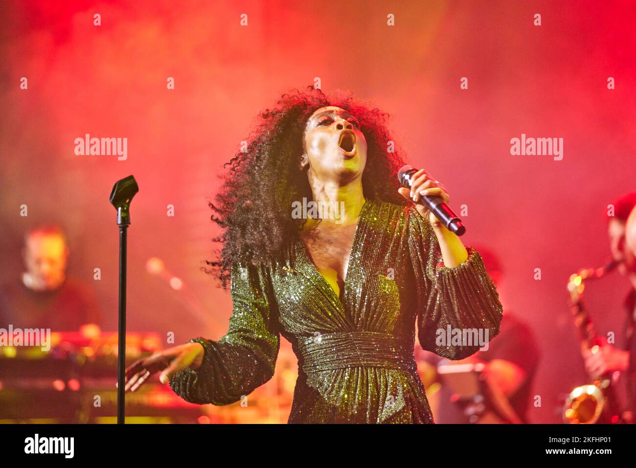 BEVERLEY KNIGHT sings onstage at a corporate event Stock Photo