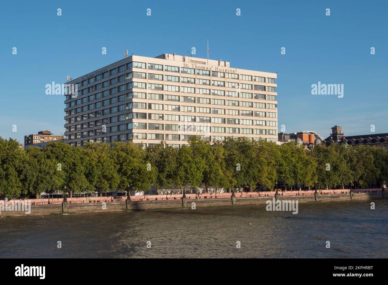 St Thomas' Hospital, part of Guy's and St Thomas' NHS Foundation Trust on the south bank of the River Thames, London, UK. Stock Photo