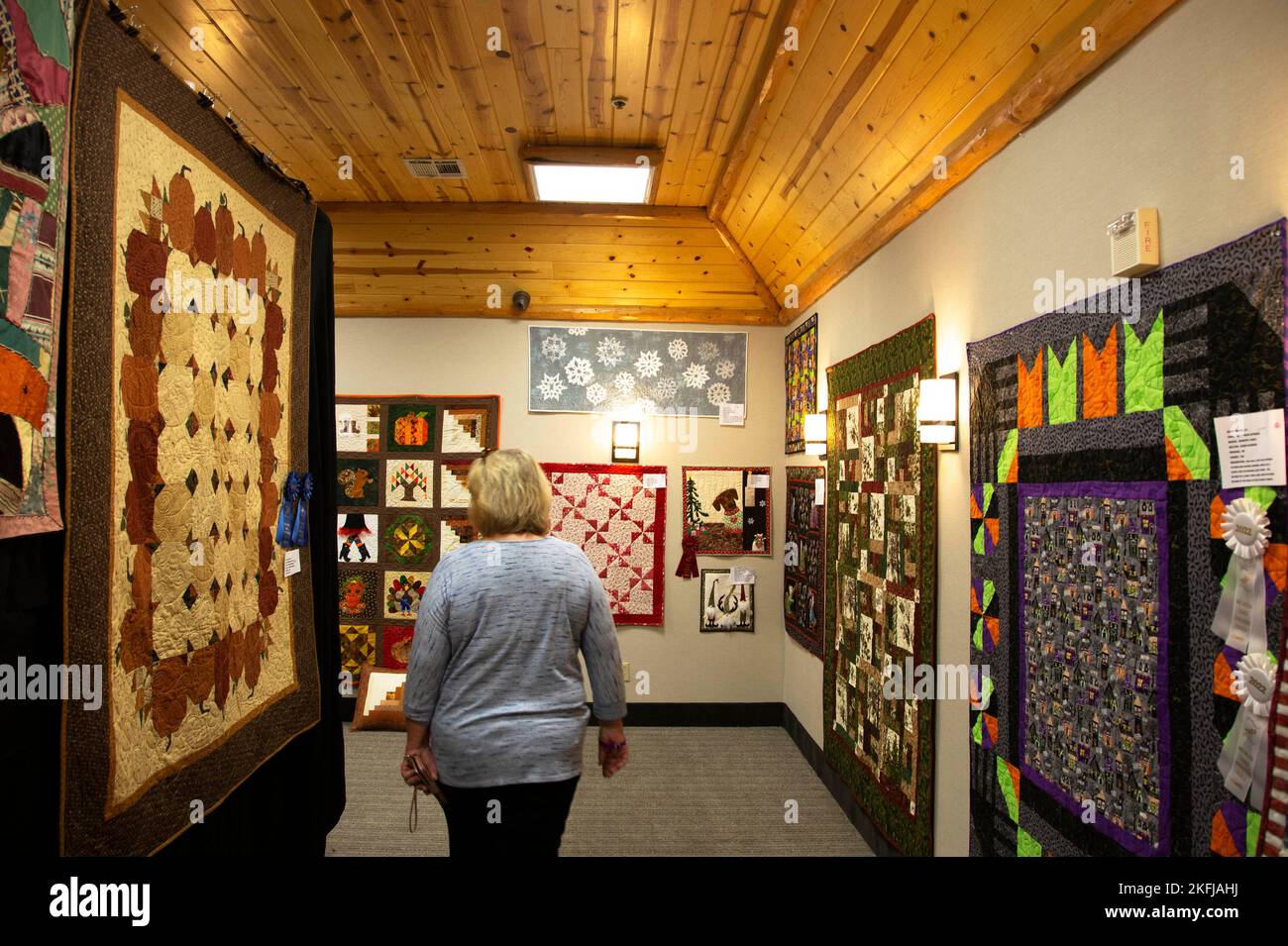 Big bear lodge and resort hires stock photography and images Alamy