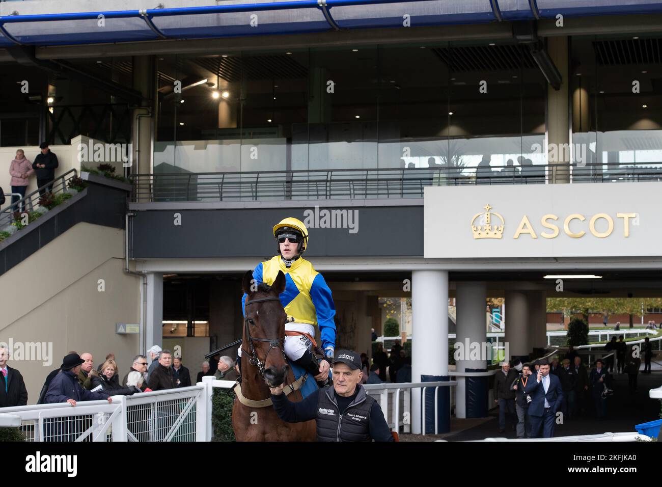 Ascot, Berkshire, UK. 18th November, 2022. Jockey Ciaran Gethings riding horse Bubble Dubi heads onto the racetrack before racing in the Troy Asset Management Introductory Hurdle Race at Ascot Racecourse. Credit: Maureen McLean/Alamy Live News Stock Photo