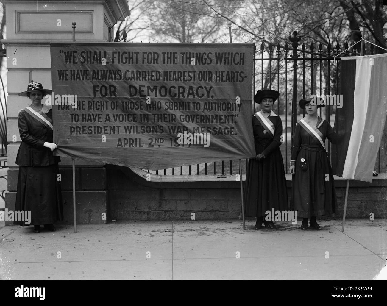 Woman Suffrage Pickets at White House, 1917 Stock Photo Alamy