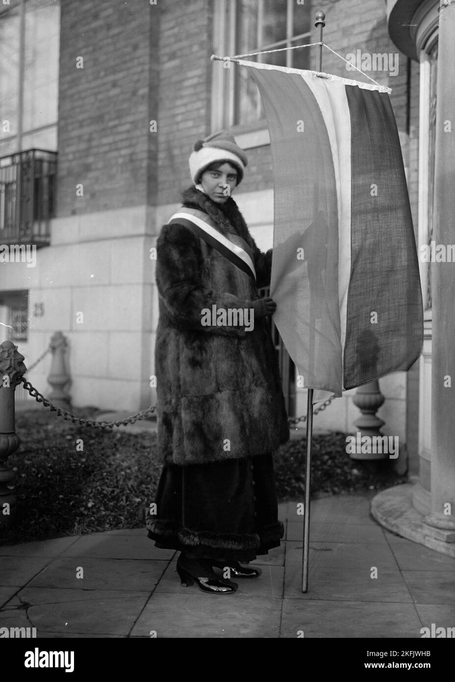 Woman Suffrage Pickets at White House, 1917 Stock Photo Alamy