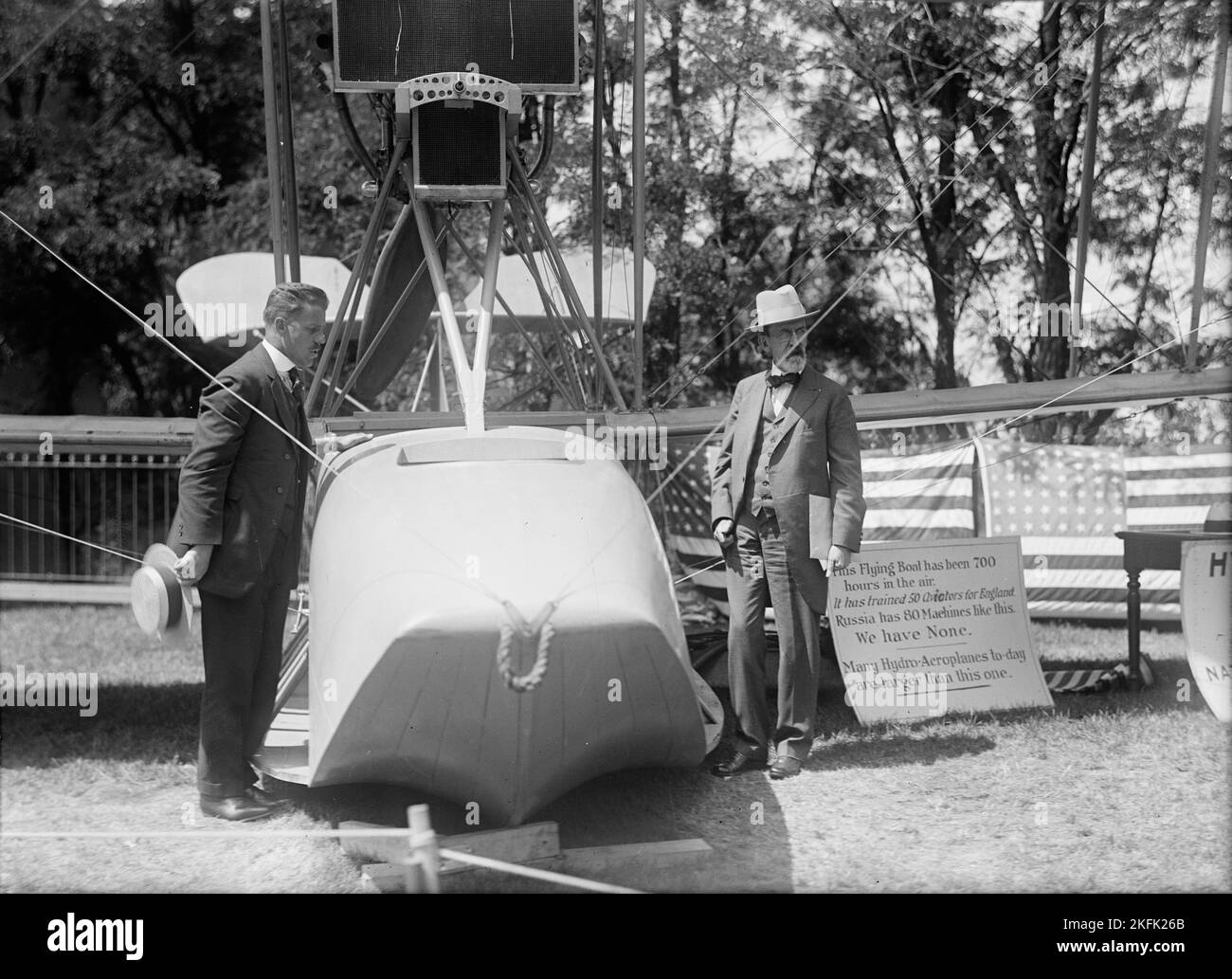 National Aero Coast Patrol Commn. - Curtiss Hydroaeroplane or Flying Boat Exhibited Near House Office Building, Capt. Taylor And Senator Kern, 1917. Stock Photo