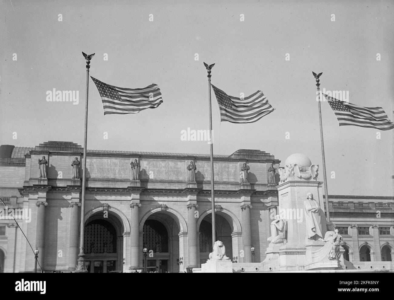 Columbus Memorial, with Front of Union Station, 1914.[The Columbus Fountain, also known as the Columbus Memorial, was unveiled in Washington, D.C. in 1912. It was designed by Lorado Taft]. Stock Photo