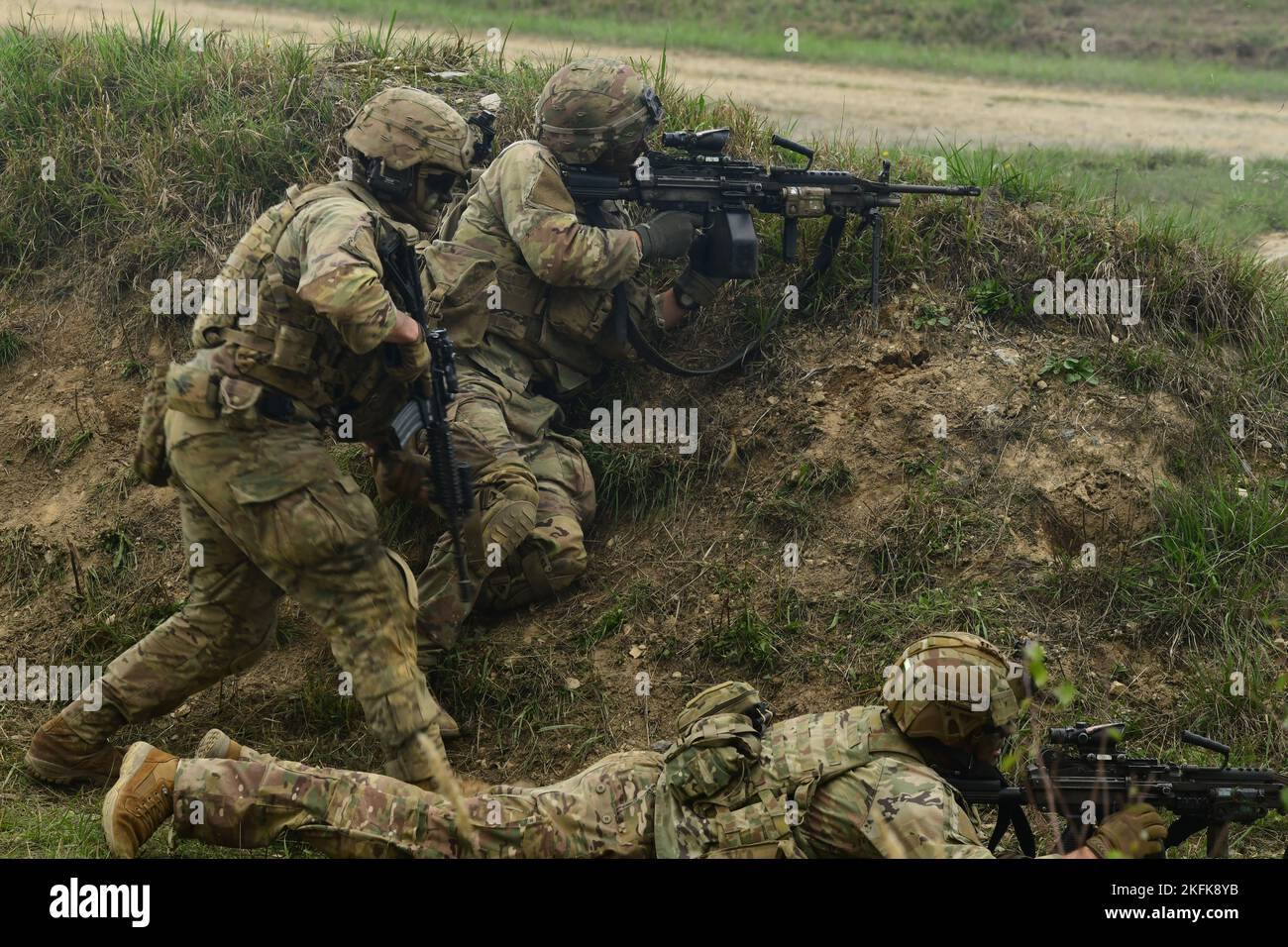 U.S. Army paratroopers assigned to the 1st Battalion, 503rd Infantry ...